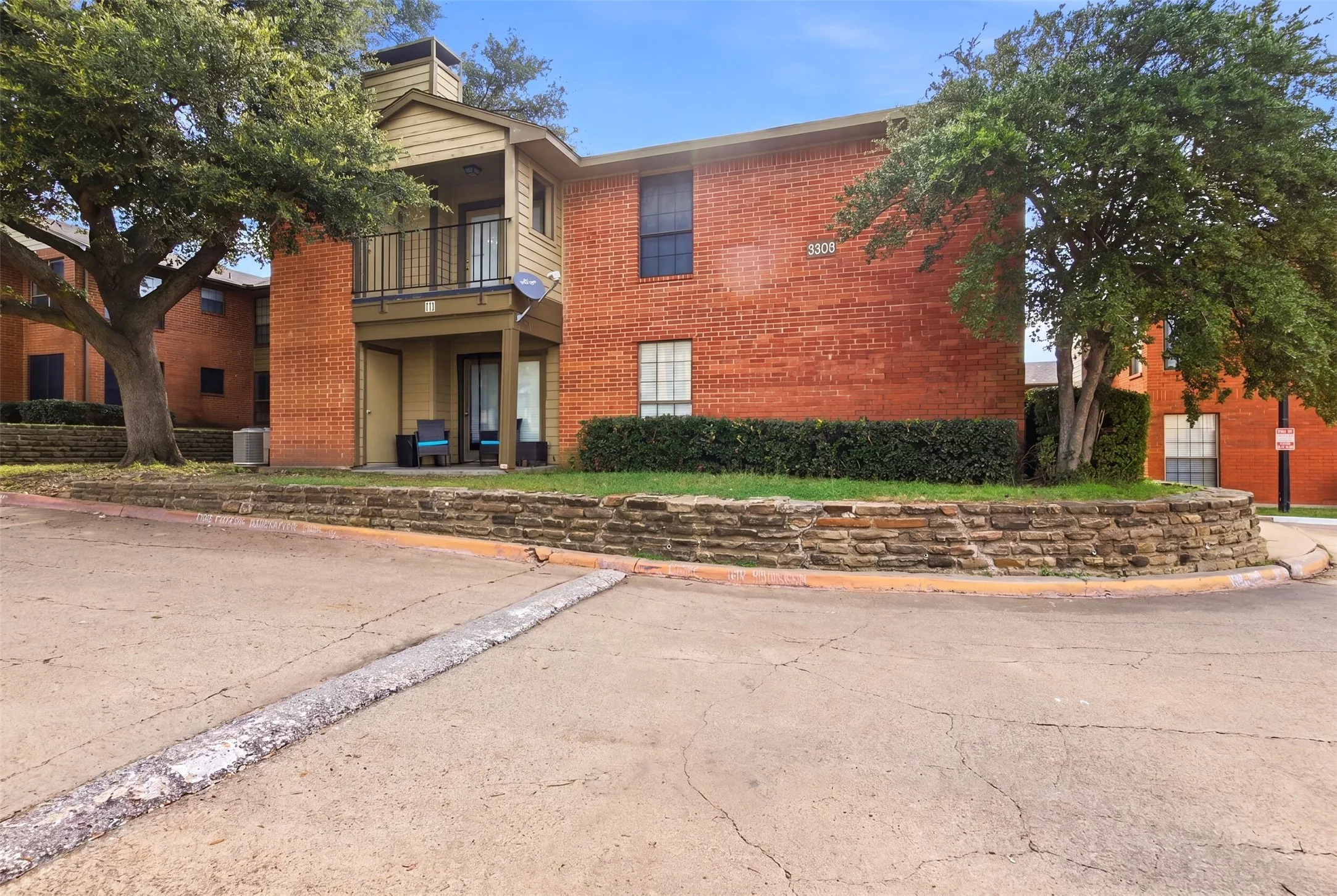 Condominium For Rent in Dallas County , 5909 Lake Hubbard Parkway 211, Garland, Texas 75043, 2 Bedroom, 2 Bathroom, Garage spaces, 920 Sqft, built in 1981, mls#21354573, Real Estate Agent in Garland, Homes For Rent in Dallas county, Homes For Rent in Garland, Realtor in Garland Texas, Real Estate Brokerage Independent Realty Texas, Luminita Cordes Realtor