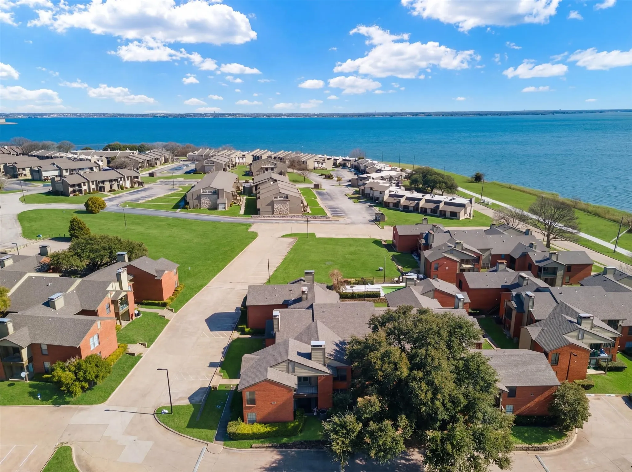 Condominium For Rent in Dallas County , 5909 Lake Hubbard Parkway 211, Garland, Texas 75043, 2 Bedroom, 2 Bathroom, Garage spaces, 920 Sqft, built in 1981, mls#21354573, Real Estate Agent in Garland, Homes For Rent in Dallas county, Homes For Rent in Garland, Realtor in Garland Texas, Real Estate Brokerage Independent Realty Texas, Luminita Cordes Realtor