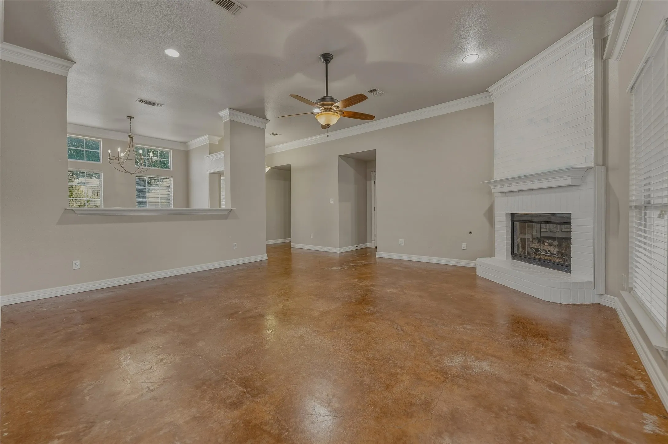 Single Family Residence For Rent in Tarrant County , 1801 Callender Hill Road, Mansfield, Texas 76063, 5 Bedroom, 3 Bathroom, 2 Garage spaces, 3,600 Sqft, built in 1995, mls#21354591, Real Estate Agent in Mansfield, Homes For Rent in Tarrant county, Homes For Rent in Mansfield, Realtor in Mansfield Texas, Real Estate Brokerage Independent Realty Texas, Luminita Cordes Realtor