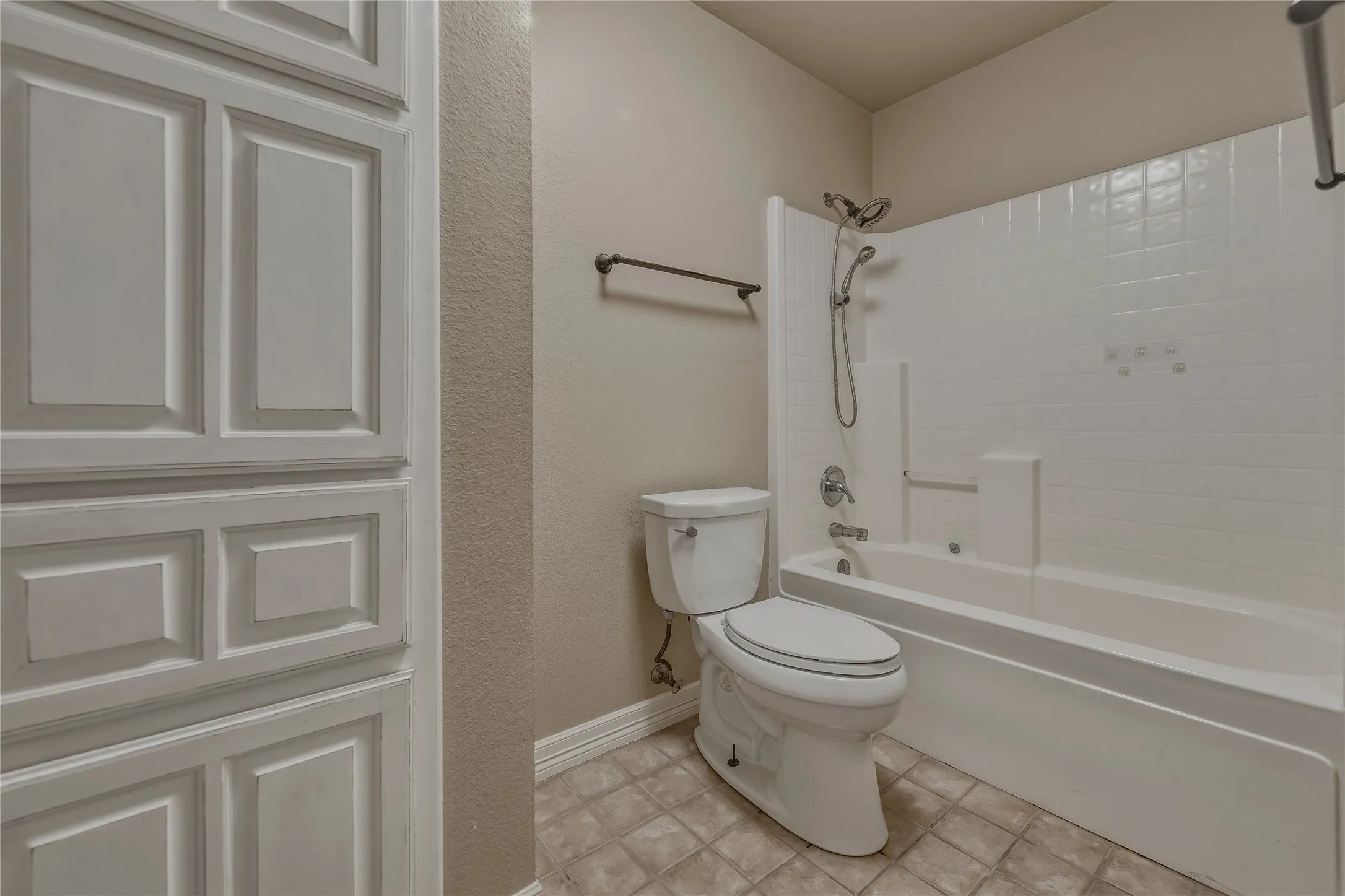 Single Family Residence For Rent in Tarrant County , 1801 Callender Hill Road, Mansfield, Texas 76063, 5 Bedroom, 3 Bathroom, 2 Garage spaces, 3,600 Sqft, built in 1995, mls#21354591, Real Estate Agent in Mansfield, Homes For Rent in Tarrant county, Homes For Rent in Mansfield, Realtor in Mansfield Texas, Real Estate Brokerage Independent Realty Texas, Luminita Cordes Realtor