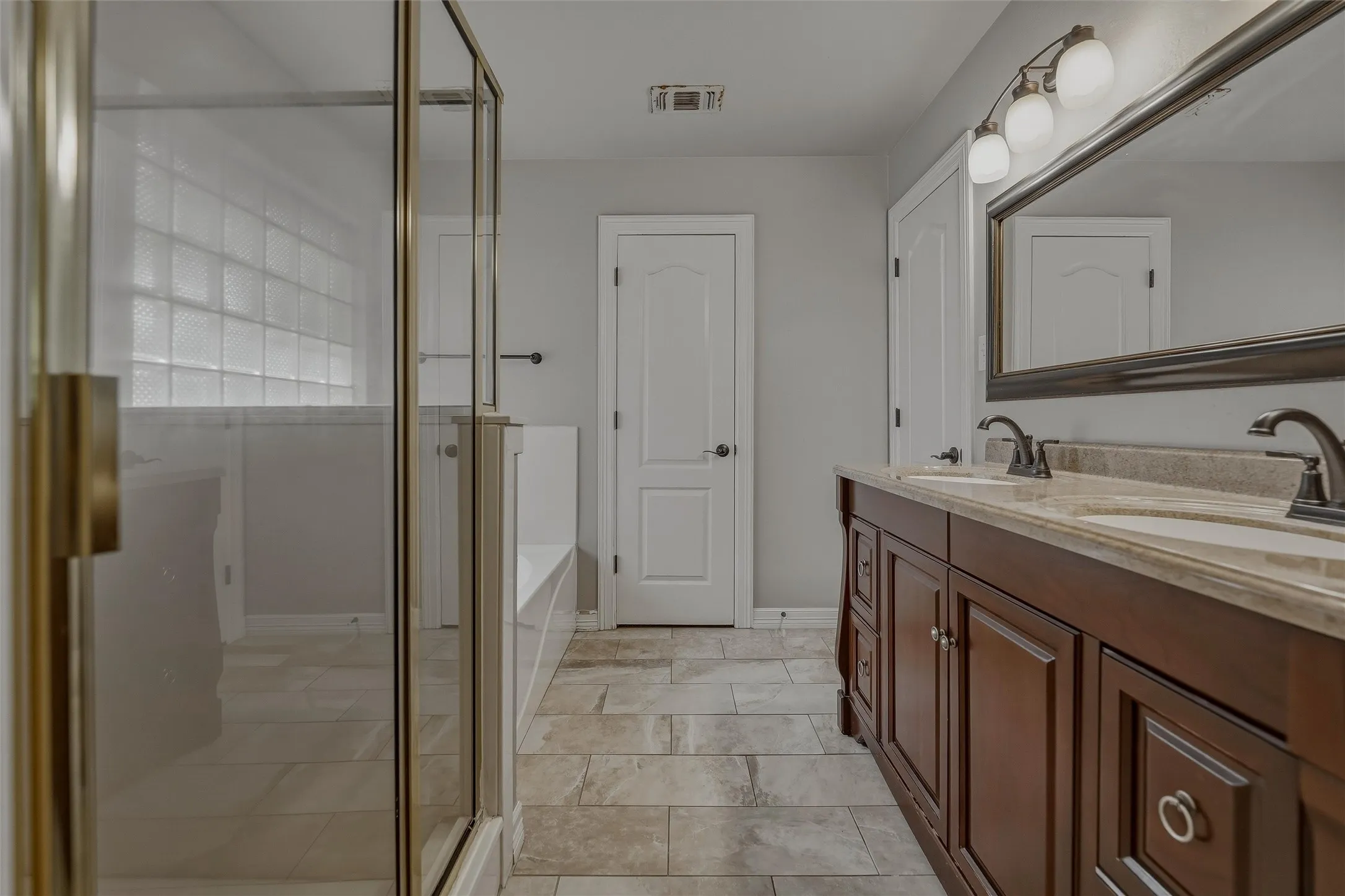 Single Family Residence For Rent in Tarrant County , 1801 Callender Hill Road, Mansfield, Texas 76063, 5 Bedroom, 3 Bathroom, 2 Garage spaces, 3,600 Sqft, built in 1995, mls#21354591, Real Estate Agent in Mansfield, Homes For Rent in Tarrant county, Homes For Rent in Mansfield, Realtor in Mansfield Texas, Real Estate Brokerage Independent Realty Texas, Luminita Cordes Realtor
