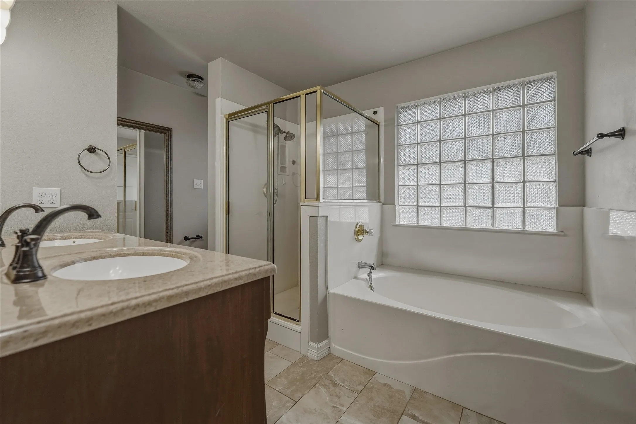 Single Family Residence For Rent in Tarrant County , 1801 Callender Hill Road, Mansfield, Texas 76063, 5 Bedroom, 3 Bathroom, 2 Garage spaces, 3,600 Sqft, built in 1995, mls#21354591, Real Estate Agent in Mansfield, Homes For Rent in Tarrant county, Homes For Rent in Mansfield, Realtor in Mansfield Texas, Real Estate Brokerage Independent Realty Texas, Luminita Cordes Realtor