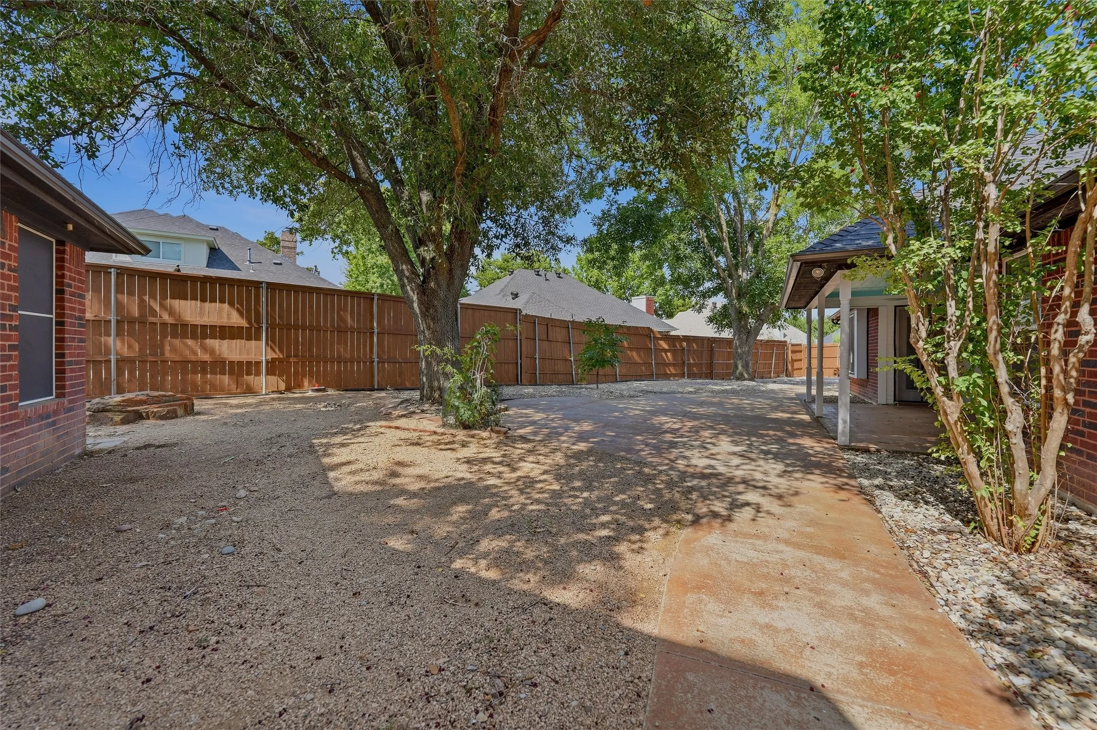 Single Family Residence For Rent in Tarrant County , 1801 Callender Hill Road, Mansfield, Texas 76063, 5 Bedroom, 3 Bathroom, 2 Garage spaces, 3,600 Sqft, built in 1995, mls#21354591, Real Estate Agent in Mansfield, Homes For Rent in Tarrant county, Homes For Rent in Mansfield, Realtor in Mansfield Texas, Real Estate Brokerage Independent Realty Texas, Luminita Cordes Realtor