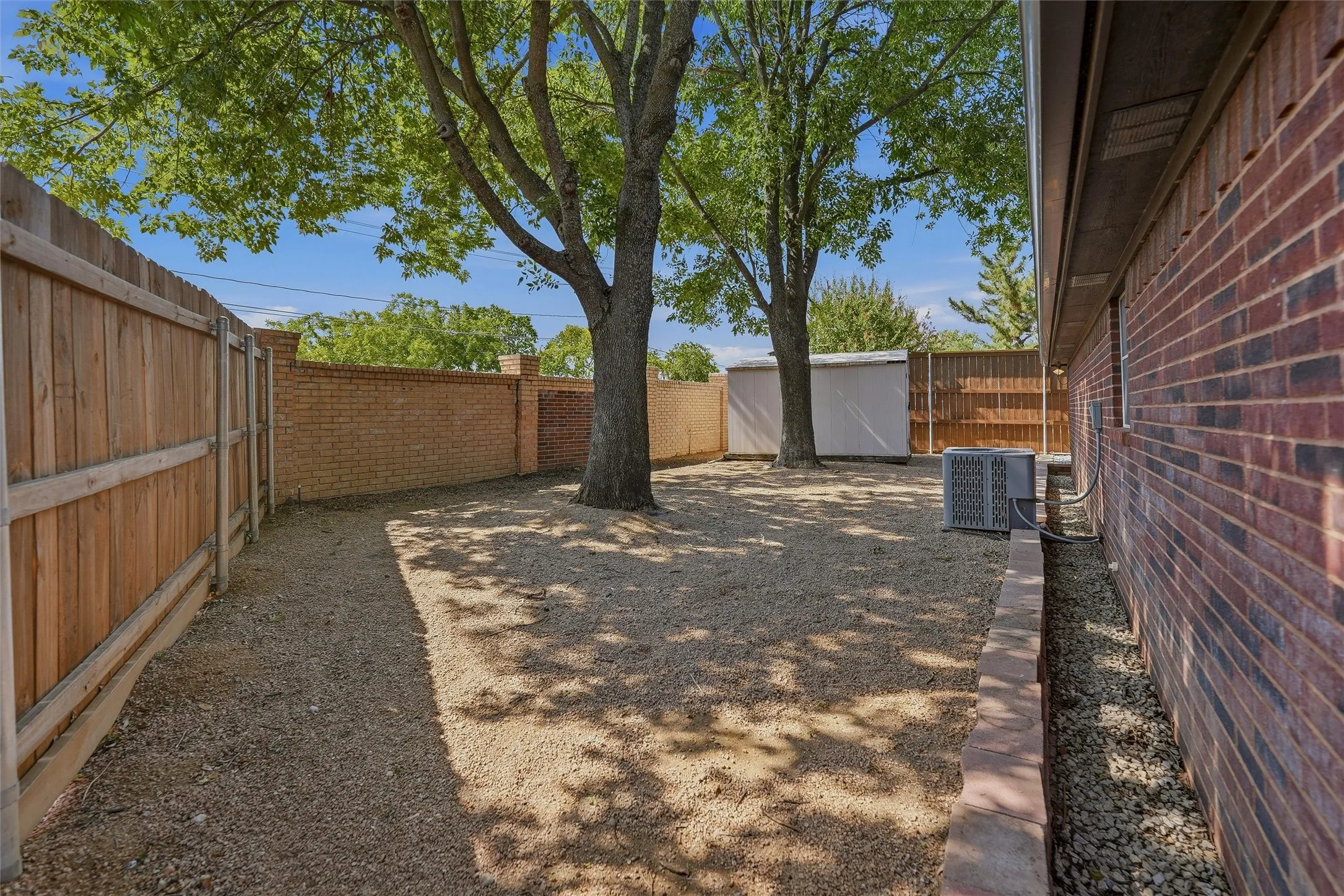 Single Family Residence For Rent in Tarrant County , 1801 Callender Hill Road, Mansfield, Texas 76063, 5 Bedroom, 3 Bathroom, 2 Garage spaces, 3,600 Sqft, built in 1995, mls#21354591, Real Estate Agent in Mansfield, Homes For Rent in Tarrant county, Homes For Rent in Mansfield, Realtor in Mansfield Texas, Real Estate Brokerage Independent Realty Texas, Luminita Cordes Realtor