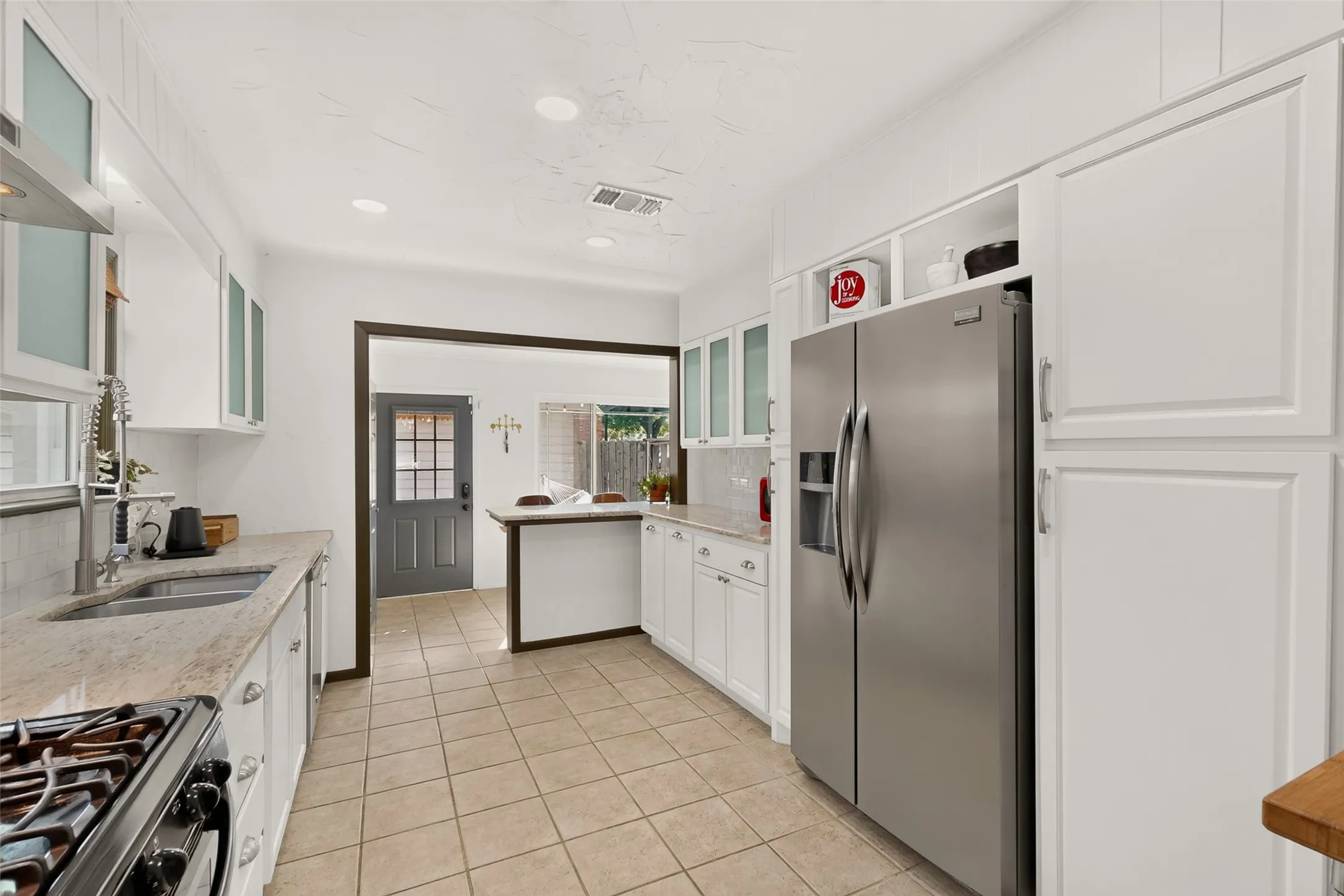 Scads of beautiful granite countertops and storage space gives you lots of room for meal prep and keeps your kitchen clutter free.