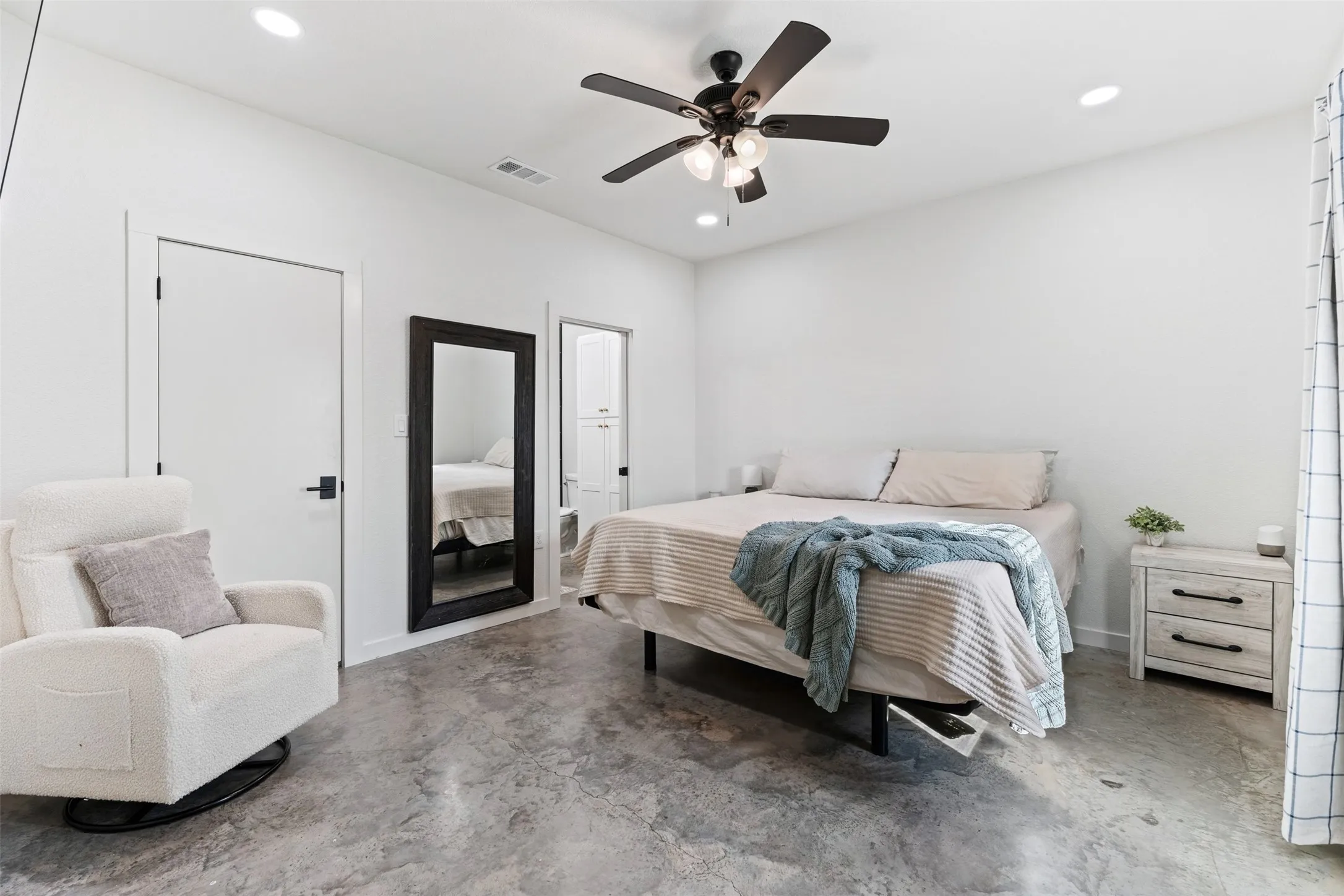 Single Family Residence For Sale in Hill County , 259 Stillmeadow Way, Whitney, Texas 76692, 3 Bedroom, 2 Bathroom, 2 Garage spaces, 1,320 Sqft, built in 2024, mls#21354587, Real Estate Agent in Whitney, Homes For Sale in Hill county, Homes For Sale in Whitney, Realtor in Whitney Texas, Real Estate Brokerage Independent Realty Texas, Luminita Cordes Realtor