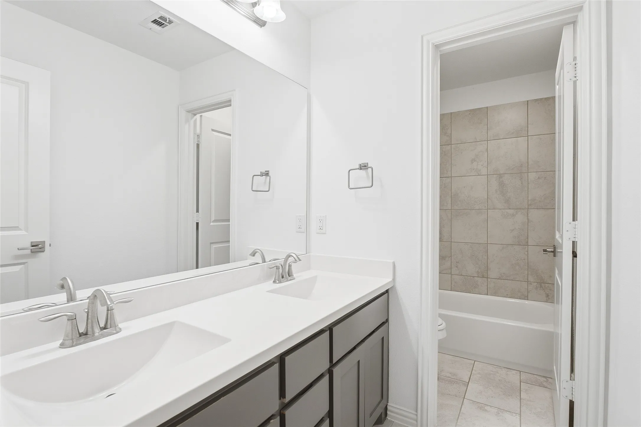 Single Family Residence For Sale in Denton County , 3940 Marigold Lane, Prosper, Texas 75078, 4 Bedroom, 5 Bathroom, 3 Garage spaces, 3,587 Sqft, built in 2017, mls#21332693, Real Estate Agent in Prosper, Homes For Sale in Denton county, Homes For Sale in Prosper, Realtor in Prosper Texas, Real Estate Brokerage Independent Realty Texas, Luminita Cordes Realtor