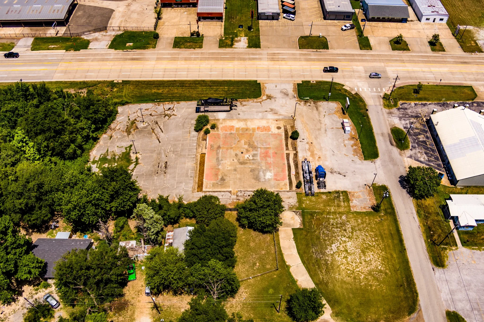 Full lot view w/residential lot
