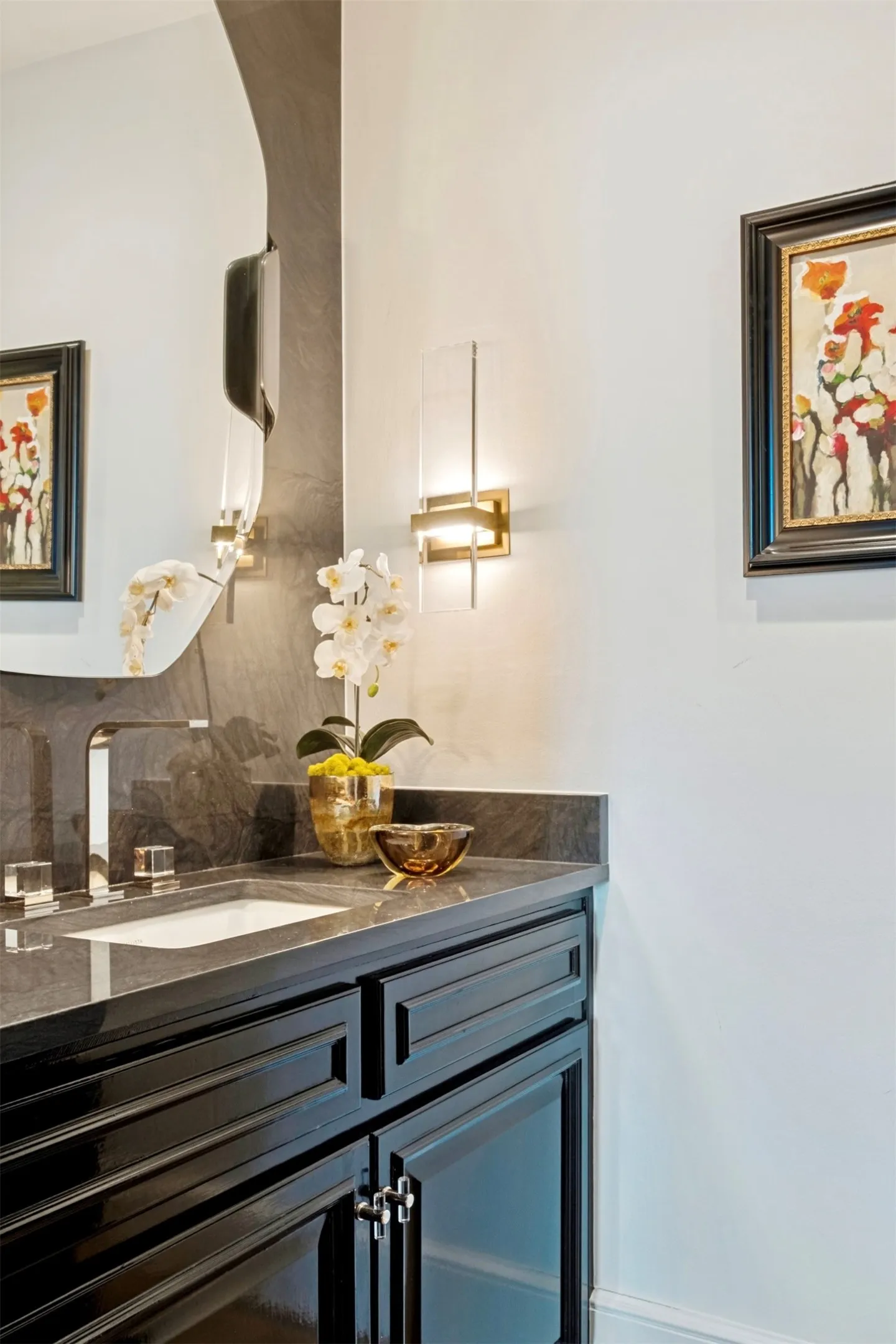 Powder bath.
