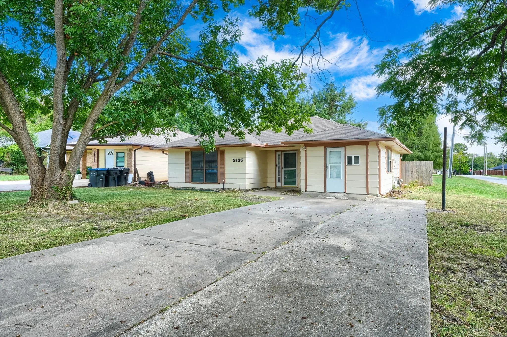 Single Family Residence For Sale in Hunt County , 3135 Maple Avenue, Greenville, Texas 75402, 3 Bedroom, 2 Bathroom, 1 Garage spaces, 1,542 Sqft, built in 1979, mls#21354535, Real Estate Agent in Greenville, Homes For Sale in Hunt county, Homes For Sale in Greenville, Realtor in Greenville Texas, Real Estate Brokerage Independent Realty Texas, Luminita Cordes Realtor