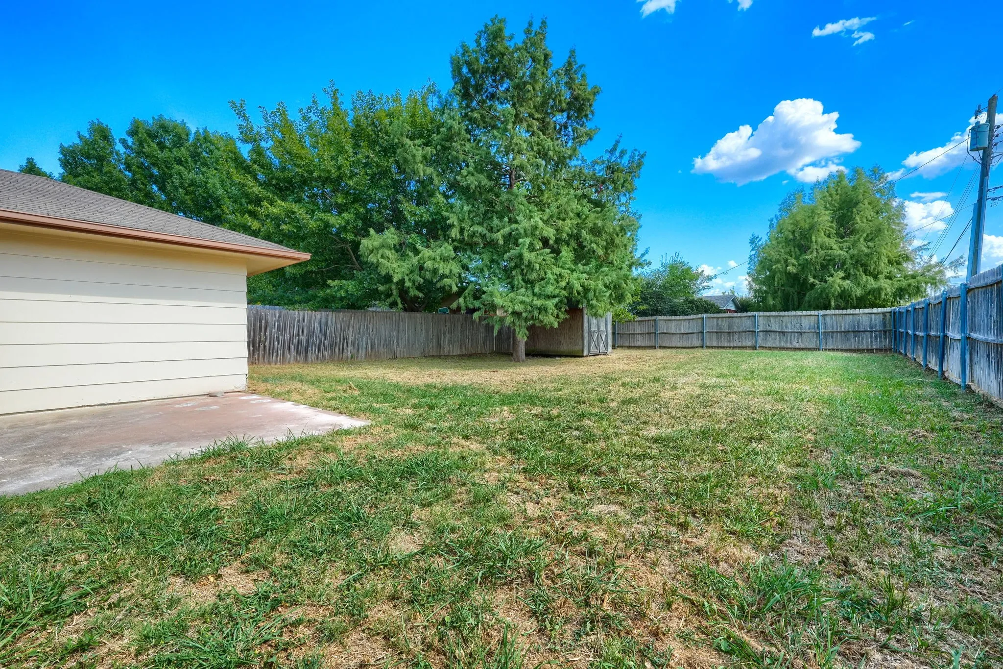 Single Family Residence For Sale in Hunt County , 3135 Maple Avenue, Greenville, Texas 75402, 3 Bedroom, 2 Bathroom, 1 Garage spaces, 1,542 Sqft, built in 1979, mls#21354535, Real Estate Agent in Greenville, Homes For Sale in Hunt county, Homes For Sale in Greenville, Realtor in Greenville Texas, Real Estate Brokerage Independent Realty Texas, Luminita Cordes Realtor