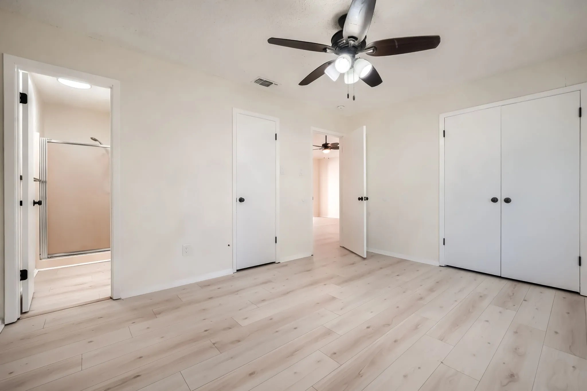 Single Family Residence For Sale in Hunt County , 3135 Maple Avenue, Greenville, Texas 75402, 3 Bedroom, 2 Bathroom, 1 Garage spaces, 1,542 Sqft, built in 1979, mls#21354535, Real Estate Agent in Greenville, Homes For Sale in Hunt county, Homes For Sale in Greenville, Realtor in Greenville Texas, Real Estate Brokerage Independent Realty Texas, Luminita Cordes Realtor