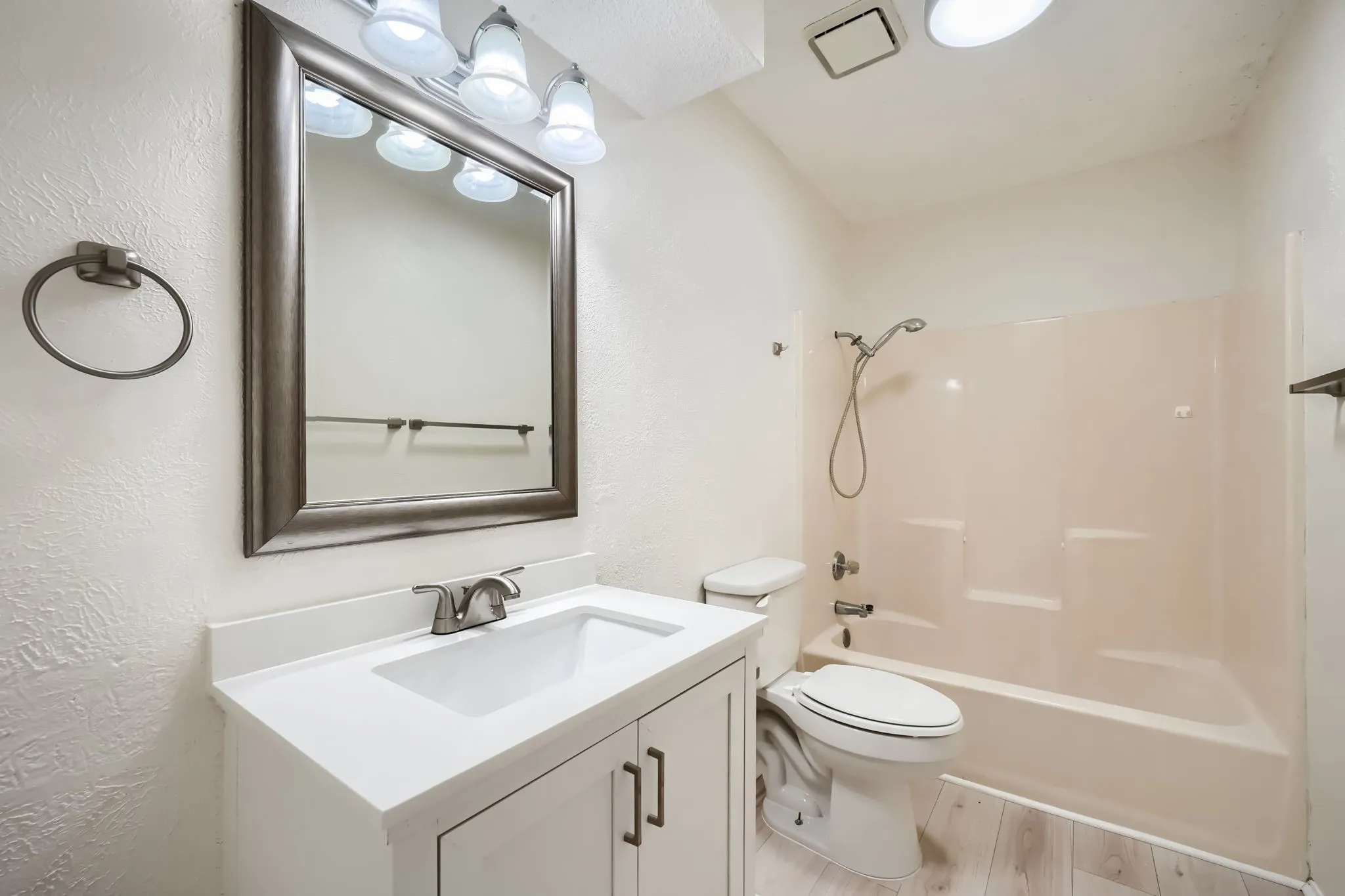 Single Family Residence For Sale in Hunt County , 3135 Maple Avenue, Greenville, Texas 75402, 3 Bedroom, 2 Bathroom, 1 Garage spaces, 1,542 Sqft, built in 1979, mls#21354535, Real Estate Agent in Greenville, Homes For Sale in Hunt county, Homes For Sale in Greenville, Realtor in Greenville Texas, Real Estate Brokerage Independent Realty Texas, Luminita Cordes Realtor