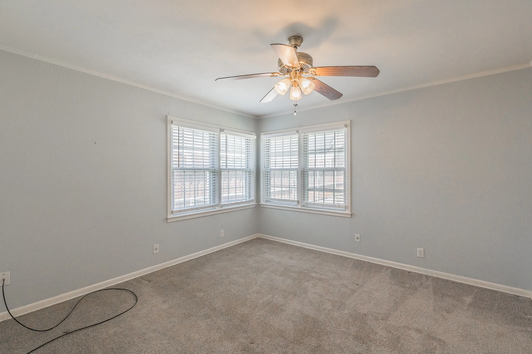 Single Family Residence For Sale in Tarrant County , 5020 Hartford Drive, River Oaks, Texas 76114, 3 Bedroom, 1 Bathroom, Garage spaces, 1,263 Sqft, built in 1943, mls#21354601, Real Estate Agent in River Oaks, Homes For Sale in Tarrant county, Homes For Sale in River Oaks, Realtor in River Oaks Texas, Real Estate Brokerage Independent Realty Texas, Luminita Cordes Realtor