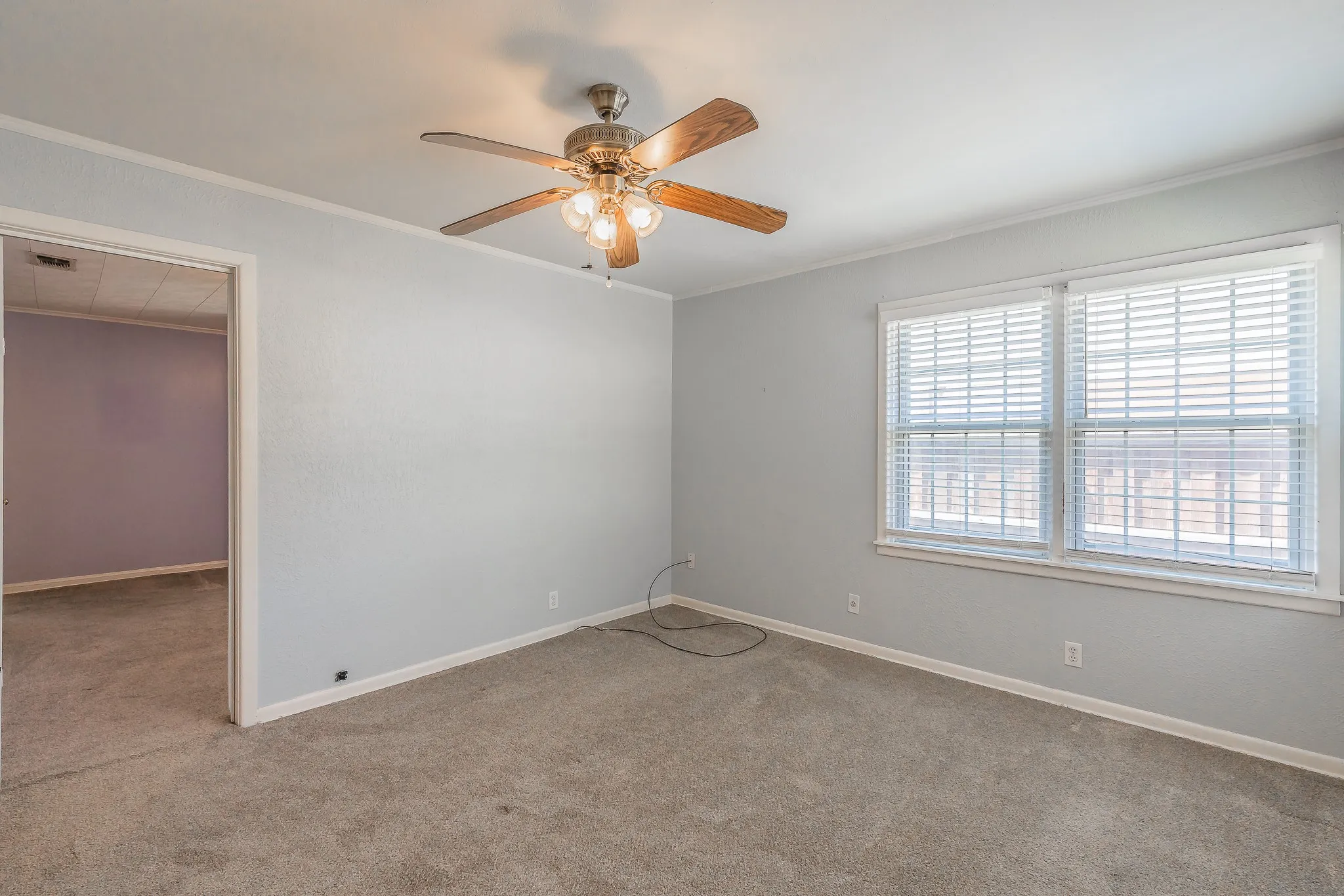 Single Family Residence For Sale in Tarrant County , 5020 Hartford Drive, River Oaks, Texas 76114, 3 Bedroom, 1 Bathroom, Garage spaces, 1,263 Sqft, built in 1943, mls#21354601, Real Estate Agent in River Oaks, Homes For Sale in Tarrant county, Homes For Sale in River Oaks, Realtor in River Oaks Texas, Real Estate Brokerage Independent Realty Texas, Luminita Cordes Realtor