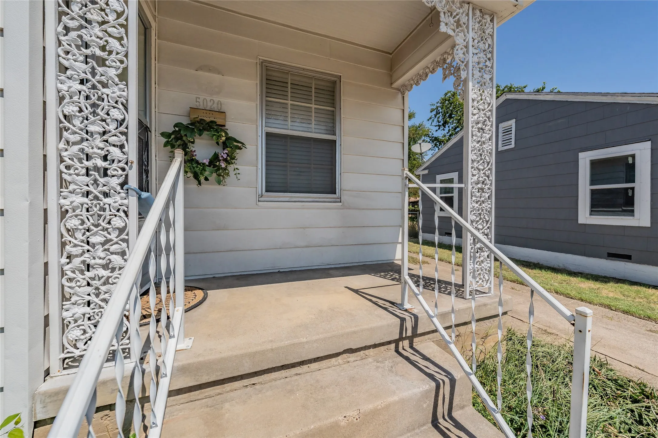 Single Family Residence For Sale in Tarrant County , 5020 Hartford Drive, River Oaks, Texas 76114, 3 Bedroom, 1 Bathroom, Garage spaces, 1,263 Sqft, built in 1943, mls#21354601, Real Estate Agent in River Oaks, Homes For Sale in Tarrant county, Homes For Sale in River Oaks, Realtor in River Oaks Texas, Real Estate Brokerage Independent Realty Texas, Luminita Cordes Realtor