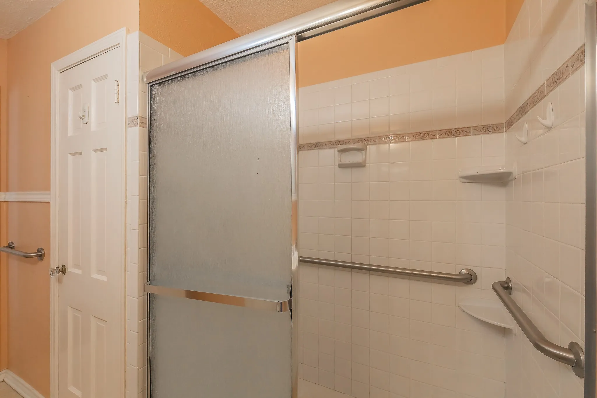 Single Family Residence For Sale in Tarrant County , 5020 Hartford Drive, River Oaks, Texas 76114, 3 Bedroom, 1 Bathroom, Garage spaces, 1,263 Sqft, built in 1943, mls#21354601, Real Estate Agent in River Oaks, Homes For Sale in Tarrant county, Homes For Sale in River Oaks, Realtor in River Oaks Texas, Real Estate Brokerage Independent Realty Texas, Luminita Cordes Realtor