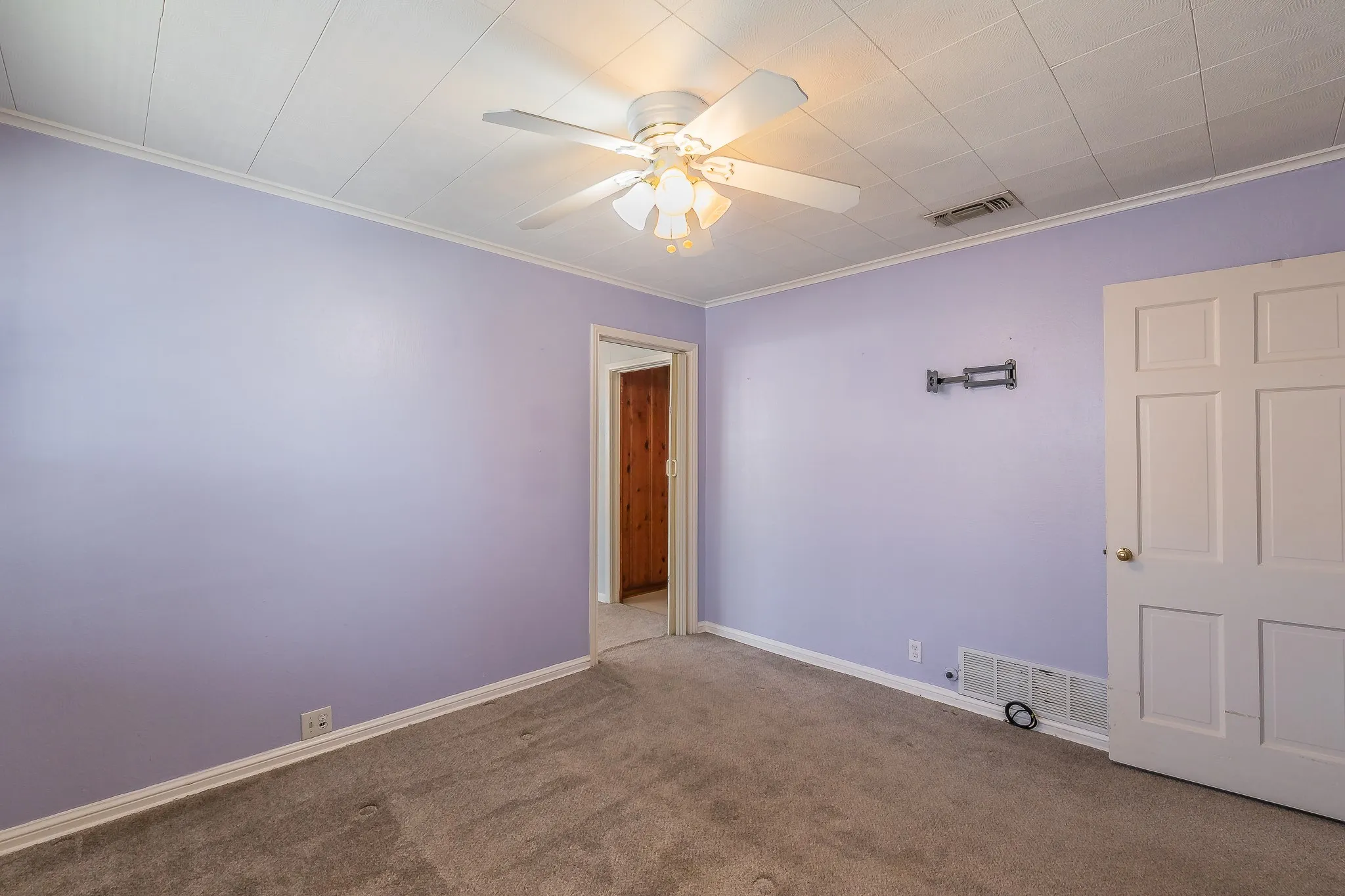 Single Family Residence For Sale in Tarrant County , 5020 Hartford Drive, River Oaks, Texas 76114, 3 Bedroom, 1 Bathroom, Garage spaces, 1,263 Sqft, built in 1943, mls#21354601, Real Estate Agent in River Oaks, Homes For Sale in Tarrant county, Homes For Sale in River Oaks, Realtor in River Oaks Texas, Real Estate Brokerage Independent Realty Texas, Luminita Cordes Realtor
