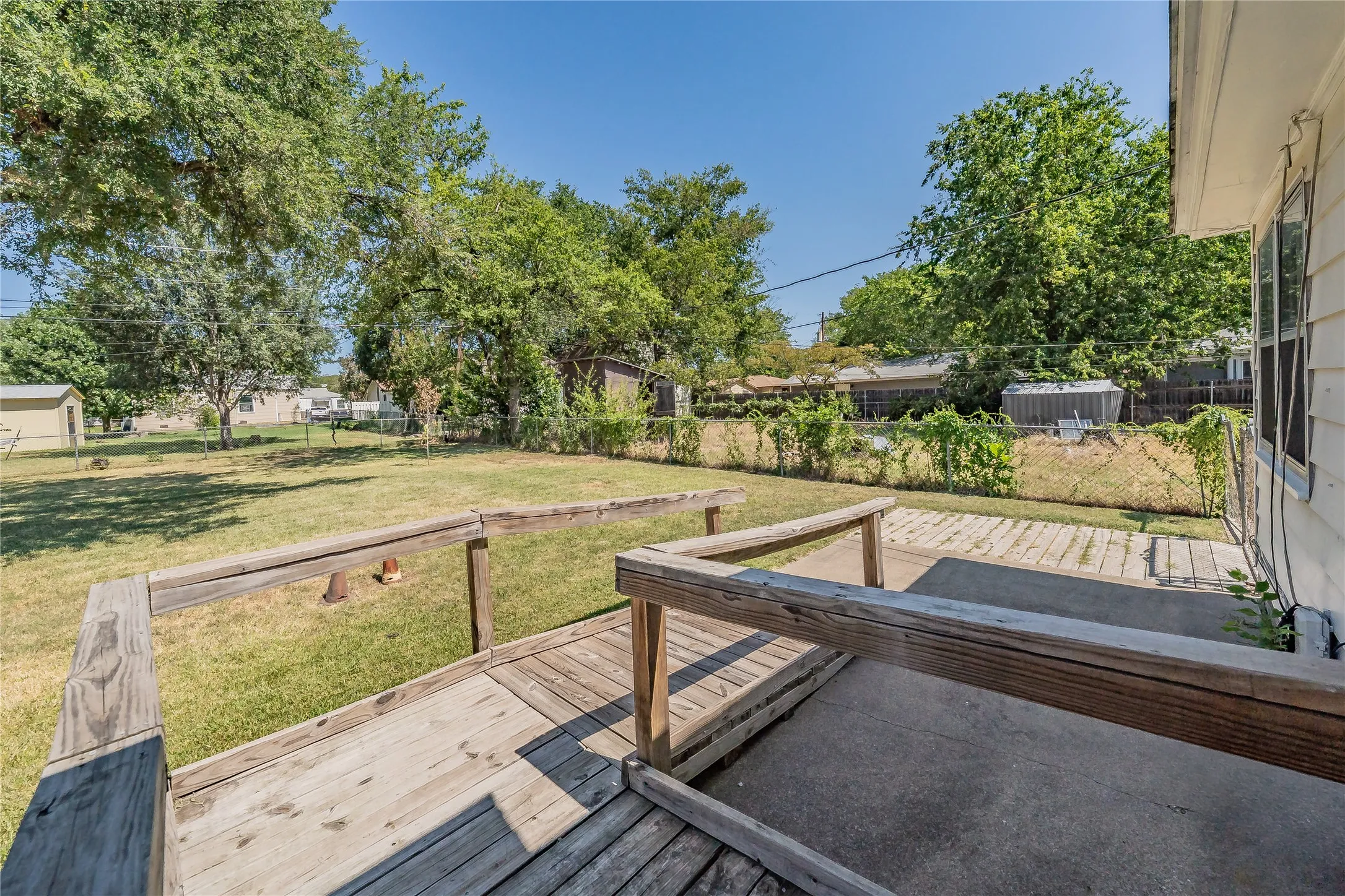 Single Family Residence For Sale in Tarrant County , 5020 Hartford Drive, River Oaks, Texas 76114, 3 Bedroom, 1 Bathroom, Garage spaces, 1,263 Sqft, built in 1943, mls#21354601, Real Estate Agent in River Oaks, Homes For Sale in Tarrant county, Homes For Sale in River Oaks, Realtor in River Oaks Texas, Real Estate Brokerage Independent Realty Texas, Luminita Cordes Realtor