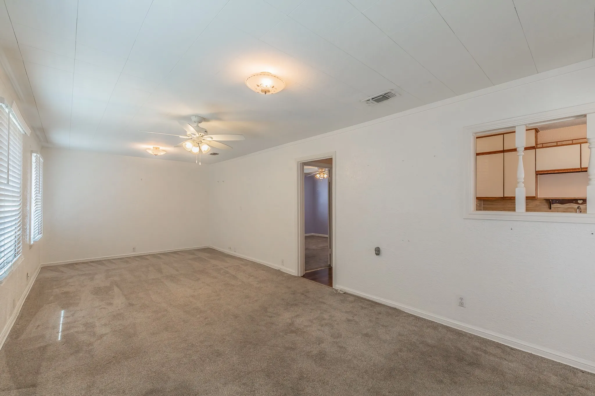 Single Family Residence For Sale in Tarrant County , 5020 Hartford Drive, River Oaks, Texas 76114, 3 Bedroom, 1 Bathroom, Garage spaces, 1,263 Sqft, built in 1943, mls#21354601, Real Estate Agent in River Oaks, Homes For Sale in Tarrant county, Homes For Sale in River Oaks, Realtor in River Oaks Texas, Real Estate Brokerage Independent Realty Texas, Luminita Cordes Realtor