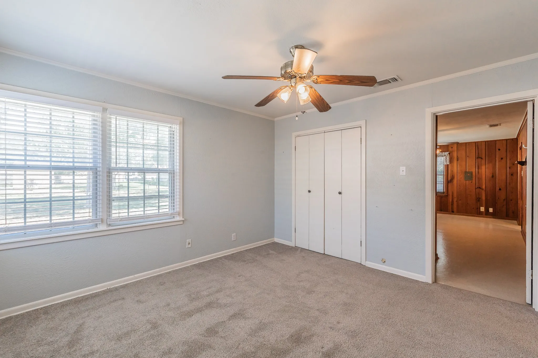 Single Family Residence For Sale in Tarrant County , 5020 Hartford Drive, River Oaks, Texas 76114, 3 Bedroom, 1 Bathroom, Garage spaces, 1,263 Sqft, built in 1943, mls#21354601, Real Estate Agent in River Oaks, Homes For Sale in Tarrant county, Homes For Sale in River Oaks, Realtor in River Oaks Texas, Real Estate Brokerage Independent Realty Texas, Luminita Cordes Realtor