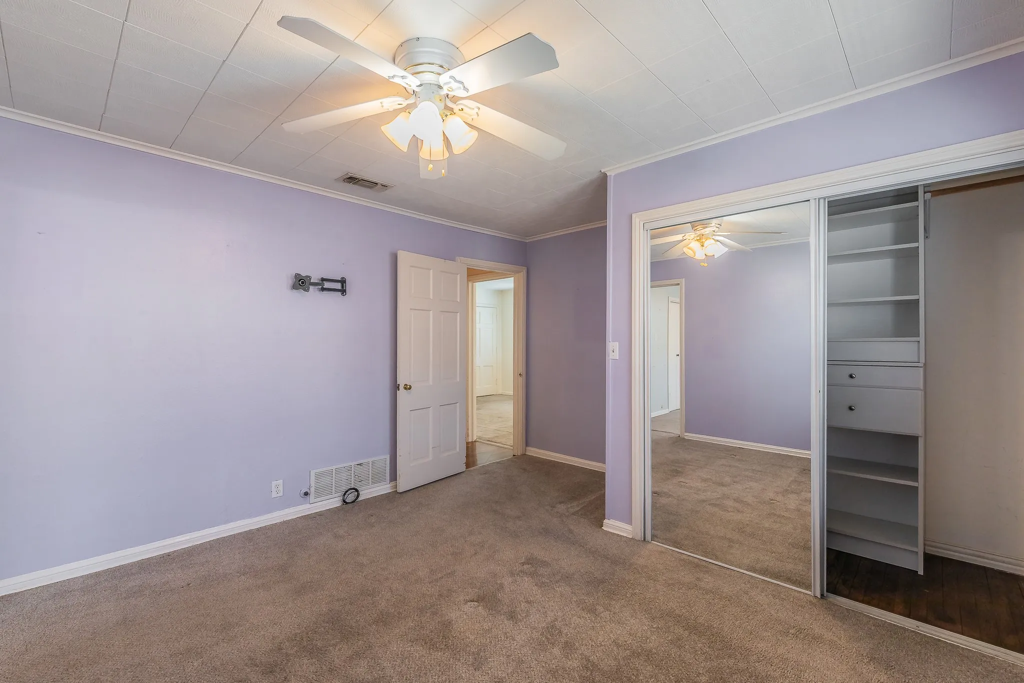 Single Family Residence For Sale in Tarrant County , 5020 Hartford Drive, River Oaks, Texas 76114, 3 Bedroom, 1 Bathroom, Garage spaces, 1,263 Sqft, built in 1943, mls#21354601, Real Estate Agent in River Oaks, Homes For Sale in Tarrant county, Homes For Sale in River Oaks, Realtor in River Oaks Texas, Real Estate Brokerage Independent Realty Texas, Luminita Cordes Realtor