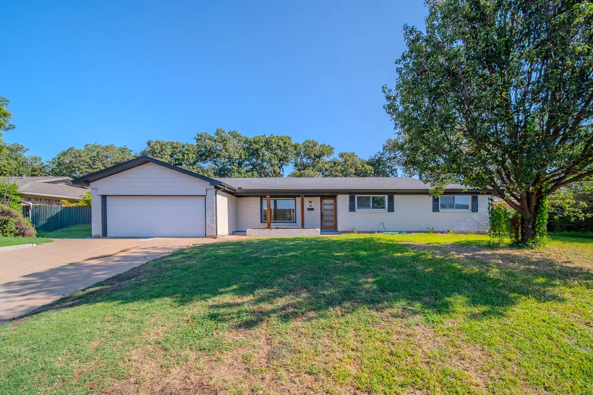 Single Family Residence For Sale in Tarrant County , 532 Plainview Drive, Hurst, Texas 76054, 3 Bedroom, 2 Bathroom, 2 Garage spaces, 1,843 Sqft, built in 1962, mls#21354526, Real Estate Agent in Hurst, Homes For Sale in Tarrant county, Homes For Sale in Hurst, Realtor in Hurst Texas, Real Estate Brokerage Independent Realty Texas, Luminita Cordes Realtor