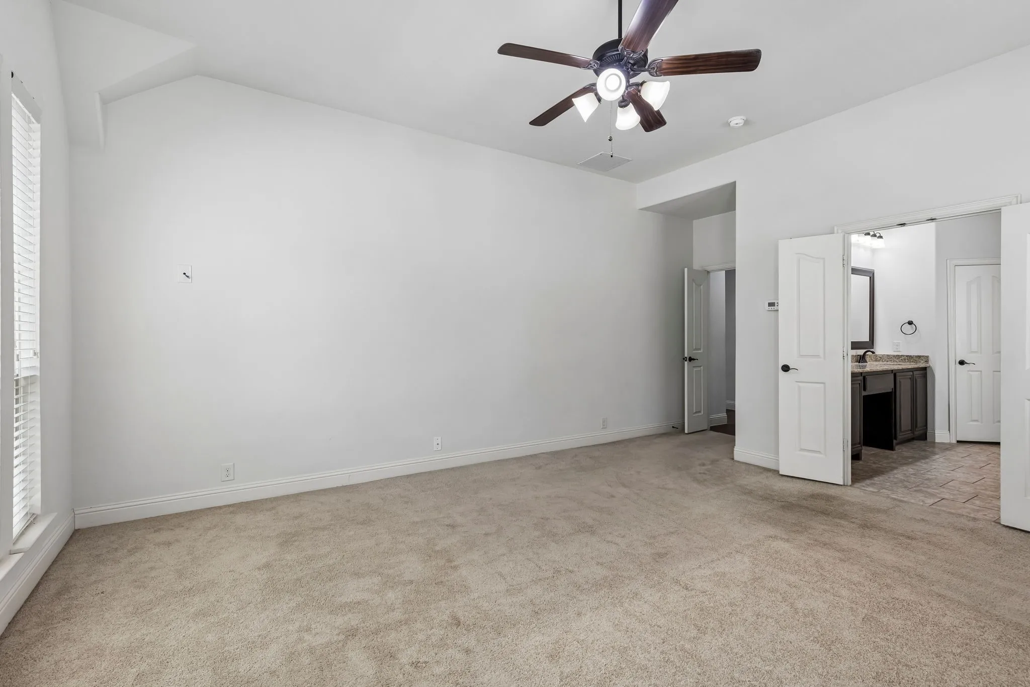 Single Family Residence For Sale in Collin County , 705 Austin Lane, Lavon, Texas 75166, 4 Bedroom, 4 Bathroom, 2 Garage spaces, 3,145 Sqft, built in 2015, mls#21354619, Real Estate Agent in Lavon, Homes For Sale in Collin county, Homes For Sale in Lavon, Realtor in Lavon Texas, Real Estate Brokerage Independent Realty Texas, Luminita Cordes Realtor