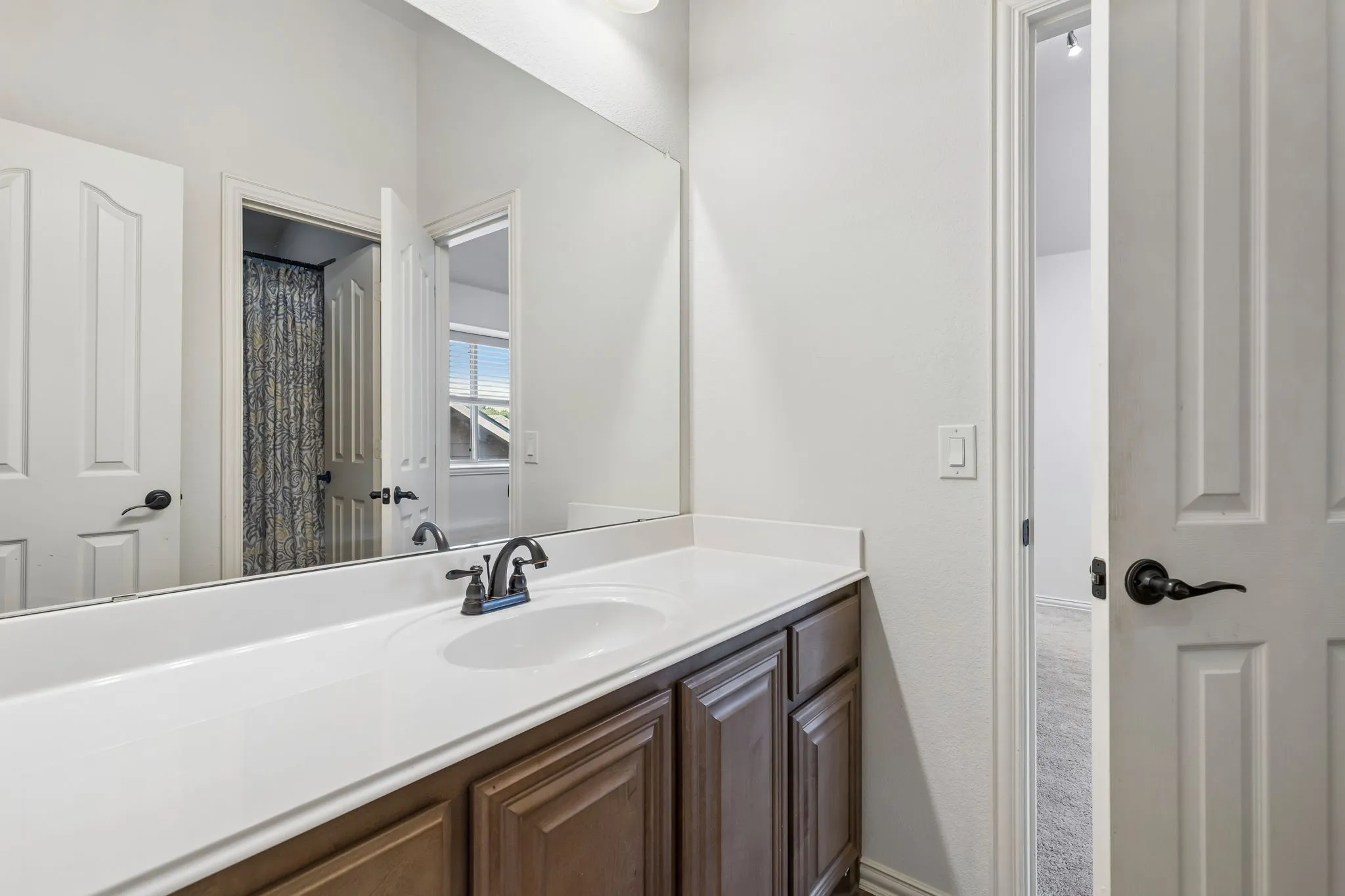 Single Family Residence For Sale in Collin County , 705 Austin Lane, Lavon, Texas 75166, 4 Bedroom, 4 Bathroom, 2 Garage spaces, 3,145 Sqft, built in 2015, mls#21354619, Real Estate Agent in Lavon, Homes For Sale in Collin county, Homes For Sale in Lavon, Realtor in Lavon Texas, Real Estate Brokerage Independent Realty Texas, Luminita Cordes Realtor