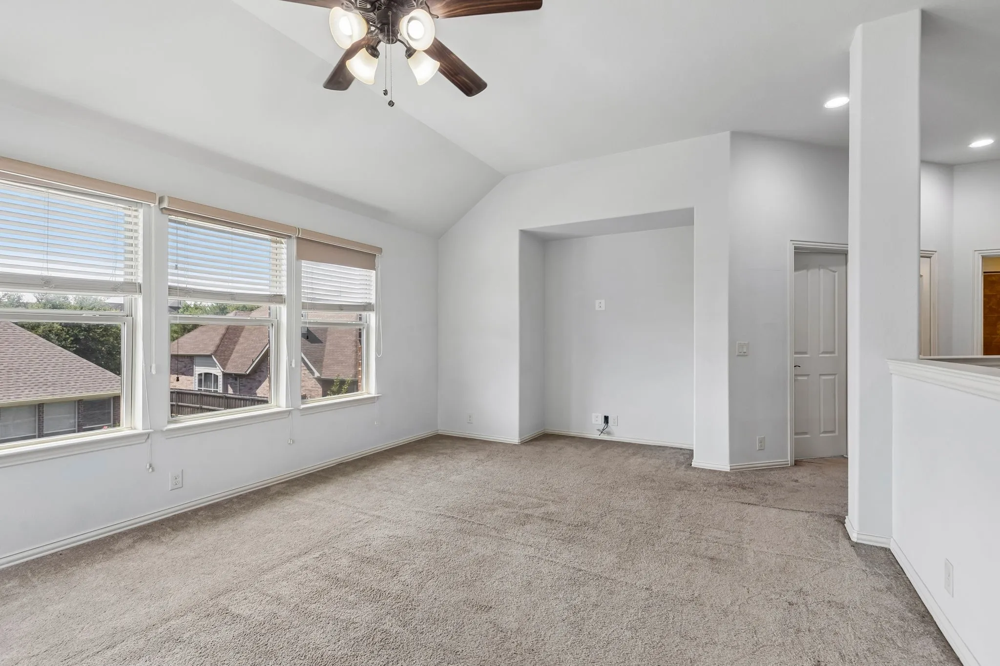 Single Family Residence For Sale in Collin County , 705 Austin Lane, Lavon, Texas 75166, 4 Bedroom, 4 Bathroom, 2 Garage spaces, 3,145 Sqft, built in 2015, mls#21354619, Real Estate Agent in Lavon, Homes For Sale in Collin county, Homes For Sale in Lavon, Realtor in Lavon Texas, Real Estate Brokerage Independent Realty Texas, Luminita Cordes Realtor