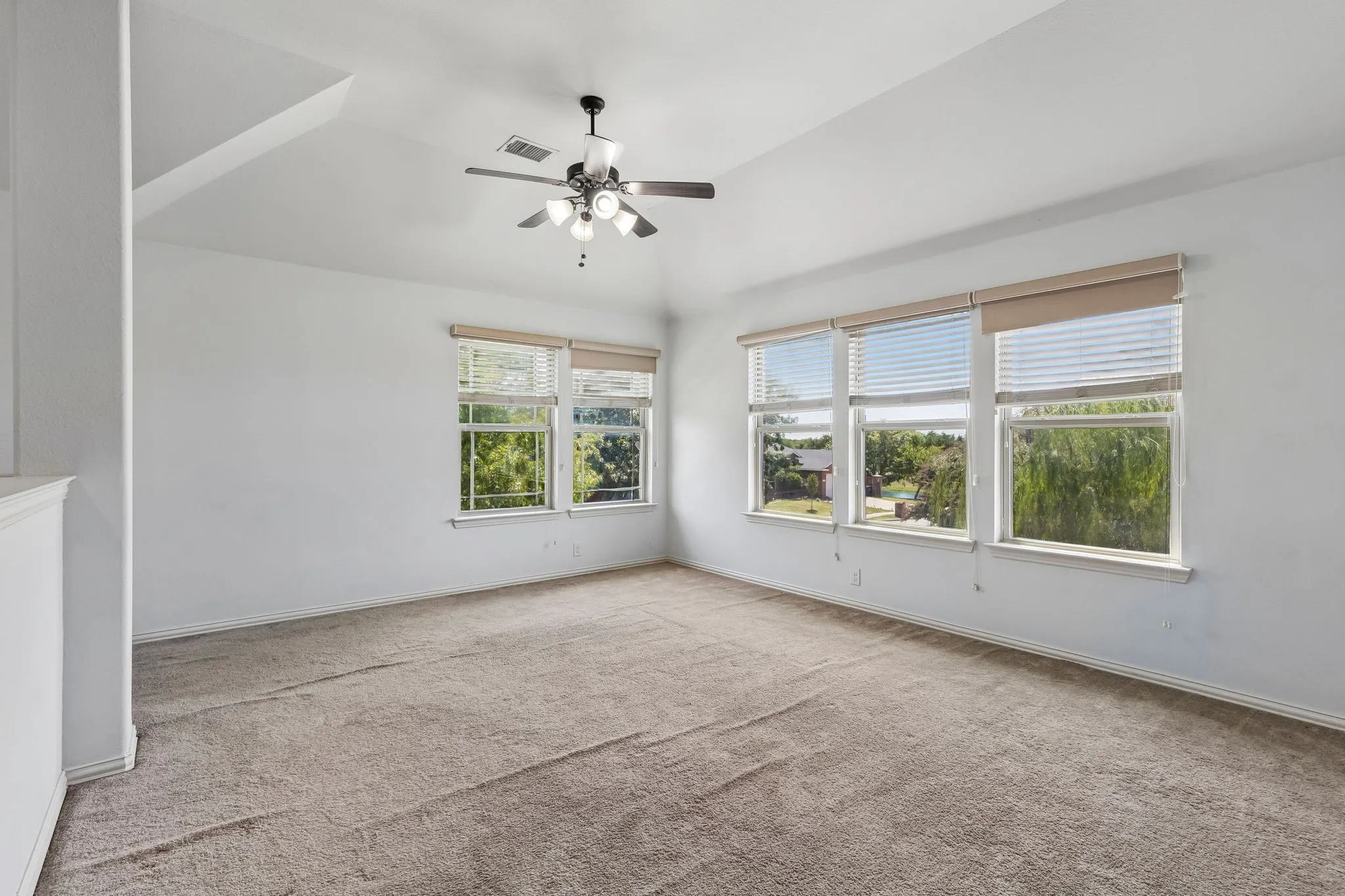 Single Family Residence For Sale in Collin County , 705 Austin Lane, Lavon, Texas 75166, 4 Bedroom, 4 Bathroom, 2 Garage spaces, 3,145 Sqft, built in 2015, mls#21354619, Real Estate Agent in Lavon, Homes For Sale in Collin county, Homes For Sale in Lavon, Realtor in Lavon Texas, Real Estate Brokerage Independent Realty Texas, Luminita Cordes Realtor
