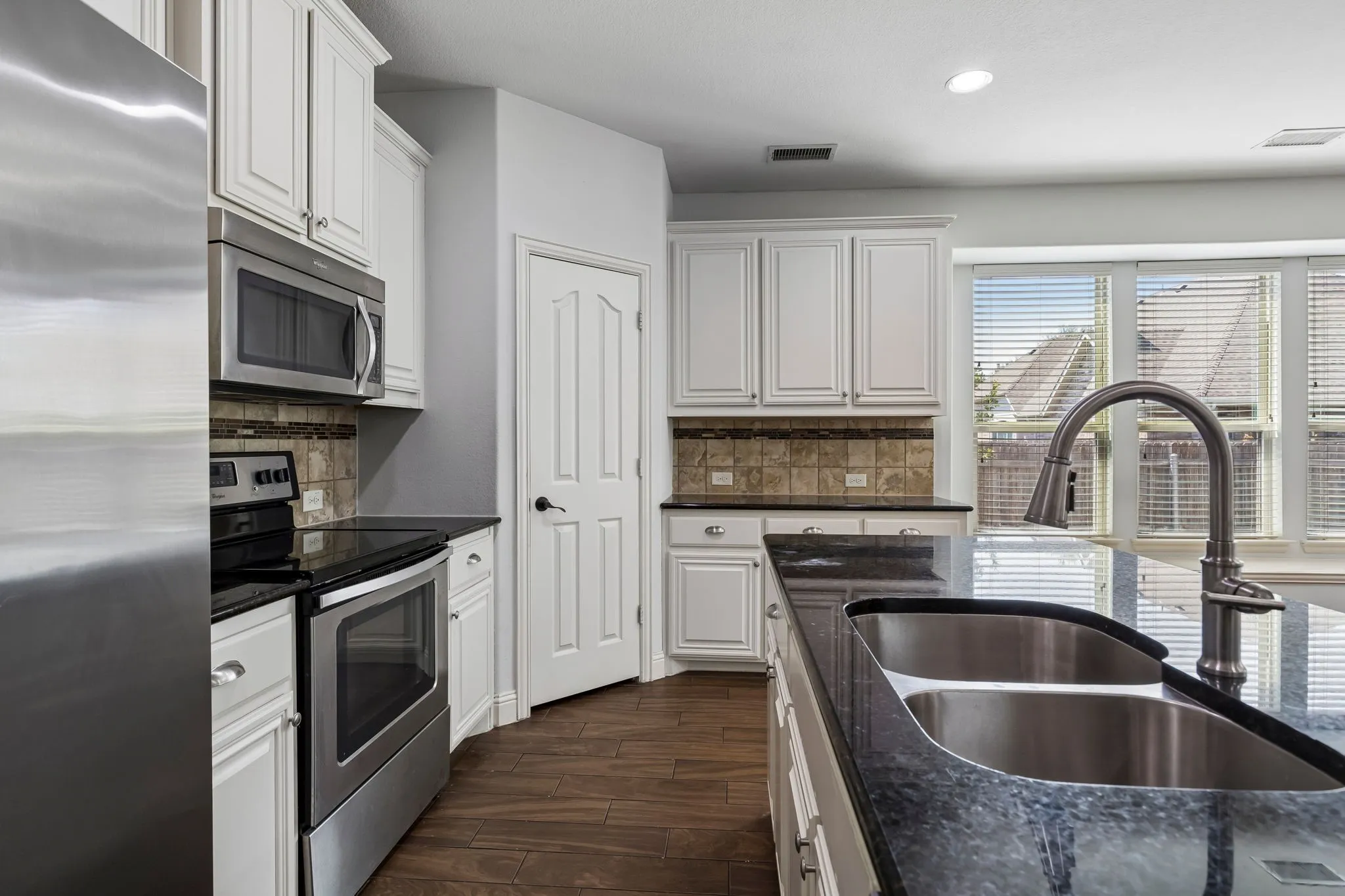 Single Family Residence For Sale in Collin County , 705 Austin Lane, Lavon, Texas 75166, 4 Bedroom, 4 Bathroom, 2 Garage spaces, 3,145 Sqft, built in 2015, mls#21354619, Real Estate Agent in Lavon, Homes For Sale in Collin county, Homes For Sale in Lavon, Realtor in Lavon Texas, Real Estate Brokerage Independent Realty Texas, Luminita Cordes Realtor