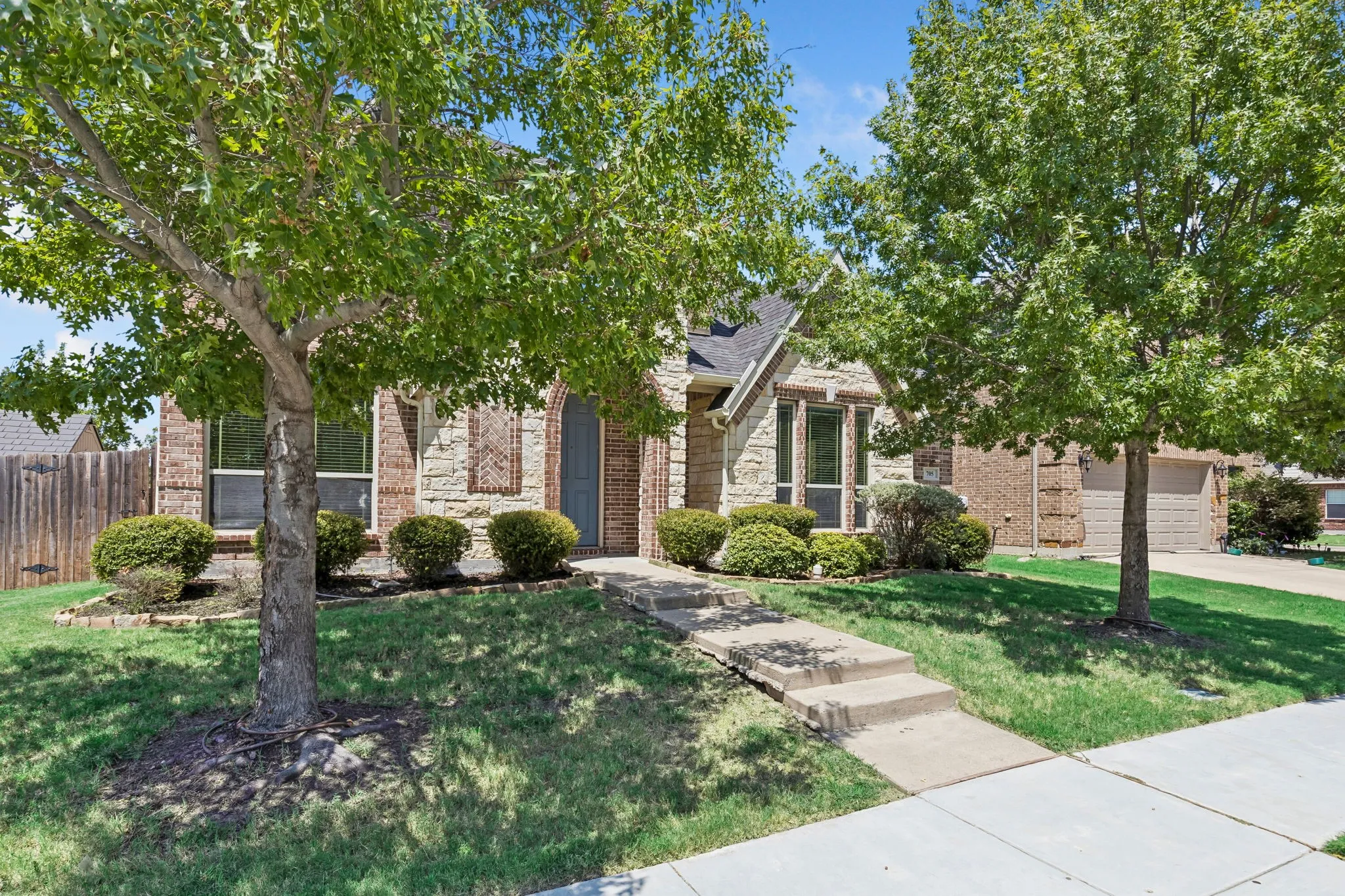 Single Family Residence For Sale in Collin County , 705 Austin Lane, Lavon, Texas 75166, 4 Bedroom, 4 Bathroom, 2 Garage spaces, 3,145 Sqft, built in 2015, mls#21354619, Real Estate Agent in Lavon, Homes For Sale in Collin county, Homes For Sale in Lavon, Realtor in Lavon Texas, Real Estate Brokerage Independent Realty Texas, Luminita Cordes Realtor