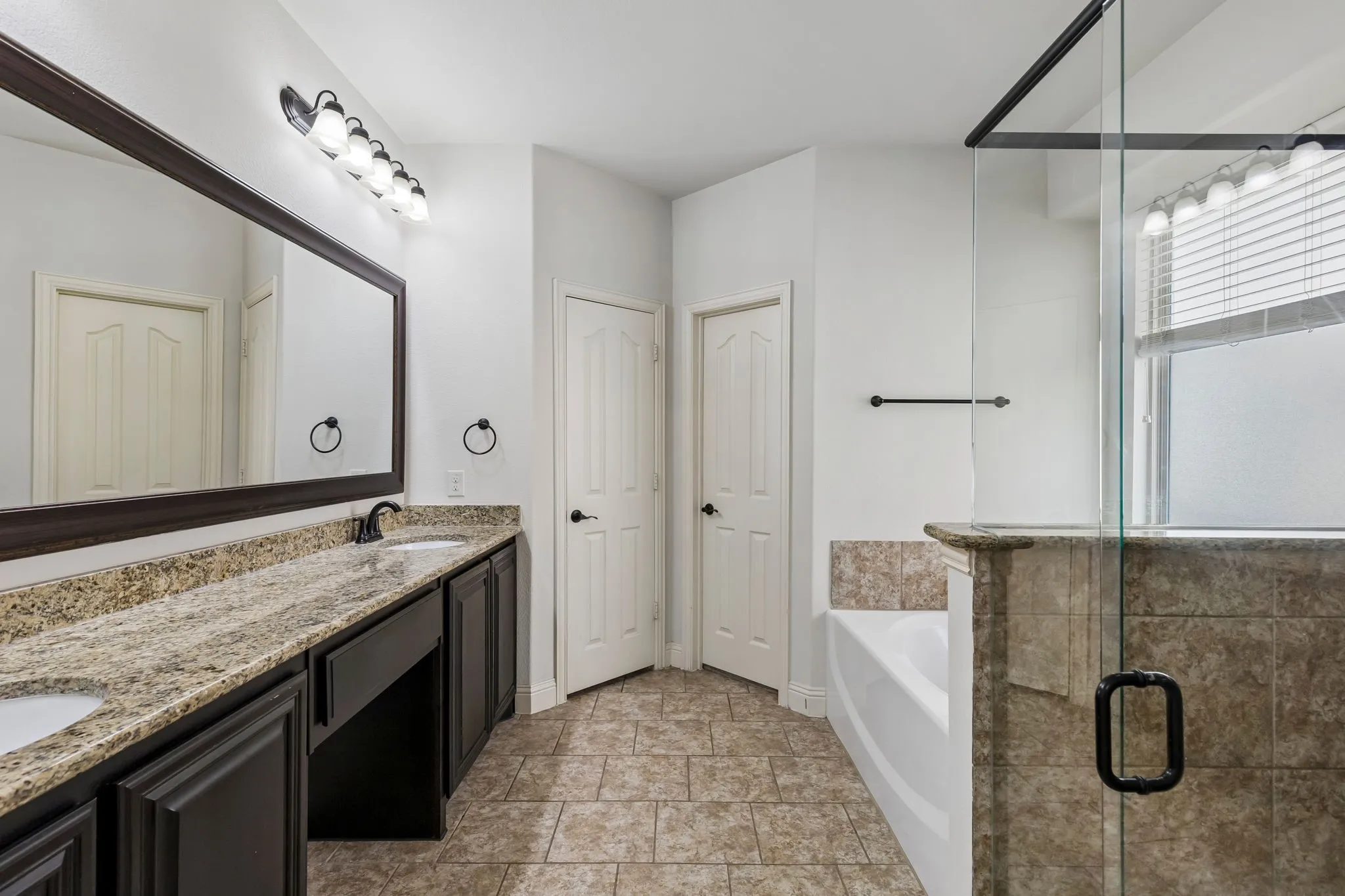 Single Family Residence For Sale in Collin County , 705 Austin Lane, Lavon, Texas 75166, 4 Bedroom, 4 Bathroom, 2 Garage spaces, 3,145 Sqft, built in 2015, mls#21354619, Real Estate Agent in Lavon, Homes For Sale in Collin county, Homes For Sale in Lavon, Realtor in Lavon Texas, Real Estate Brokerage Independent Realty Texas, Luminita Cordes Realtor