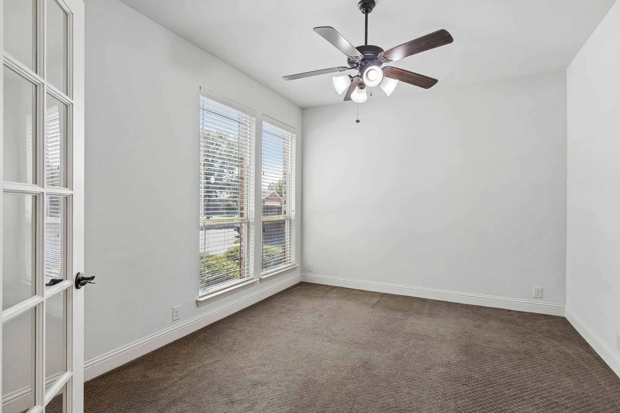 Single Family Residence For Sale in Collin County , 705 Austin Lane, Lavon, Texas 75166, 4 Bedroom, 4 Bathroom, 2 Garage spaces, 3,145 Sqft, built in 2015, mls#21354619, Real Estate Agent in Lavon, Homes For Sale in Collin county, Homes For Sale in Lavon, Realtor in Lavon Texas, Real Estate Brokerage Independent Realty Texas, Luminita Cordes Realtor