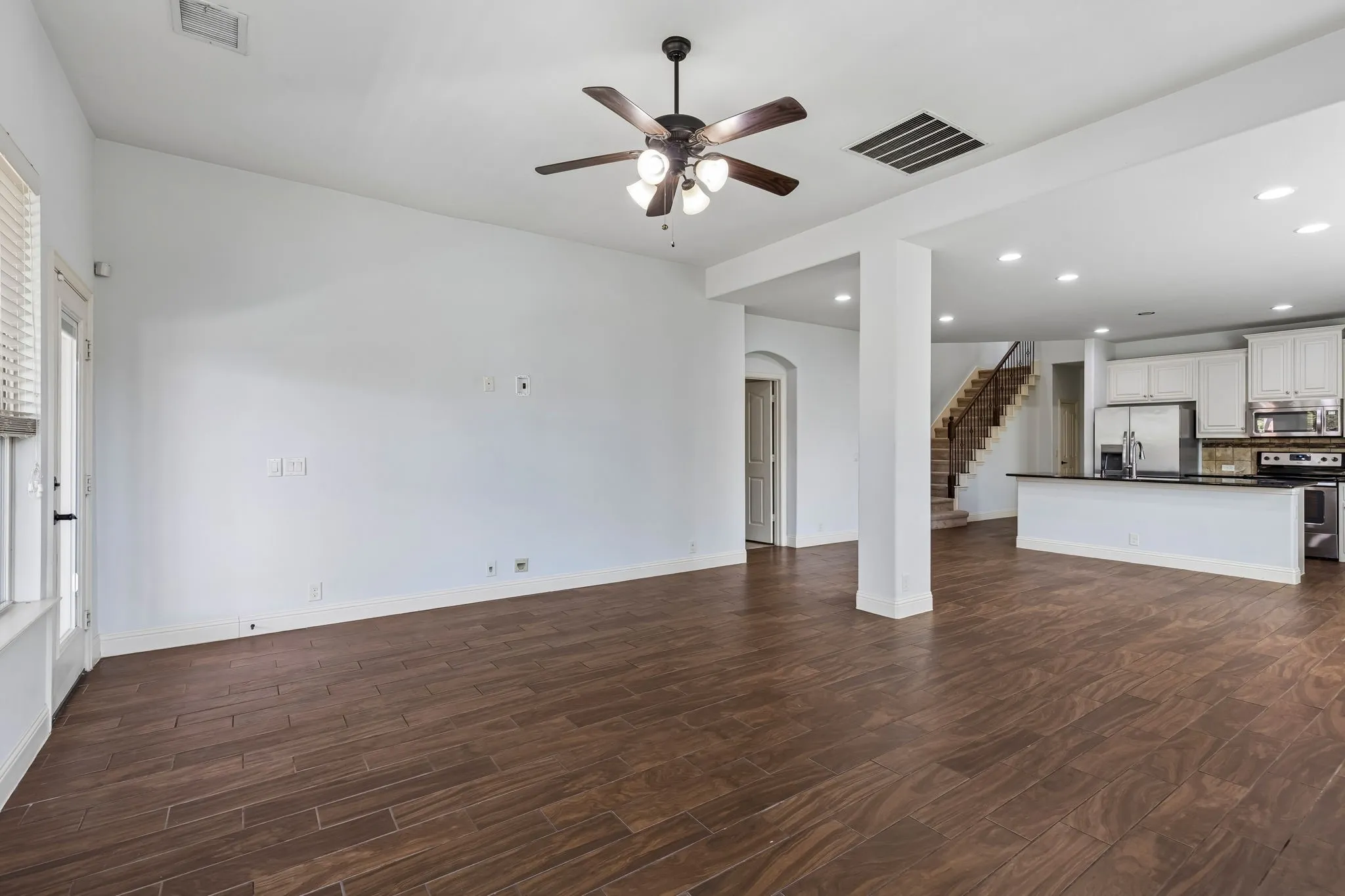 Single Family Residence For Sale in Collin County , 705 Austin Lane, Lavon, Texas 75166, 4 Bedroom, 4 Bathroom, 2 Garage spaces, 3,145 Sqft, built in 2015, mls#21354619, Real Estate Agent in Lavon, Homes For Sale in Collin county, Homes For Sale in Lavon, Realtor in Lavon Texas, Real Estate Brokerage Independent Realty Texas, Luminita Cordes Realtor