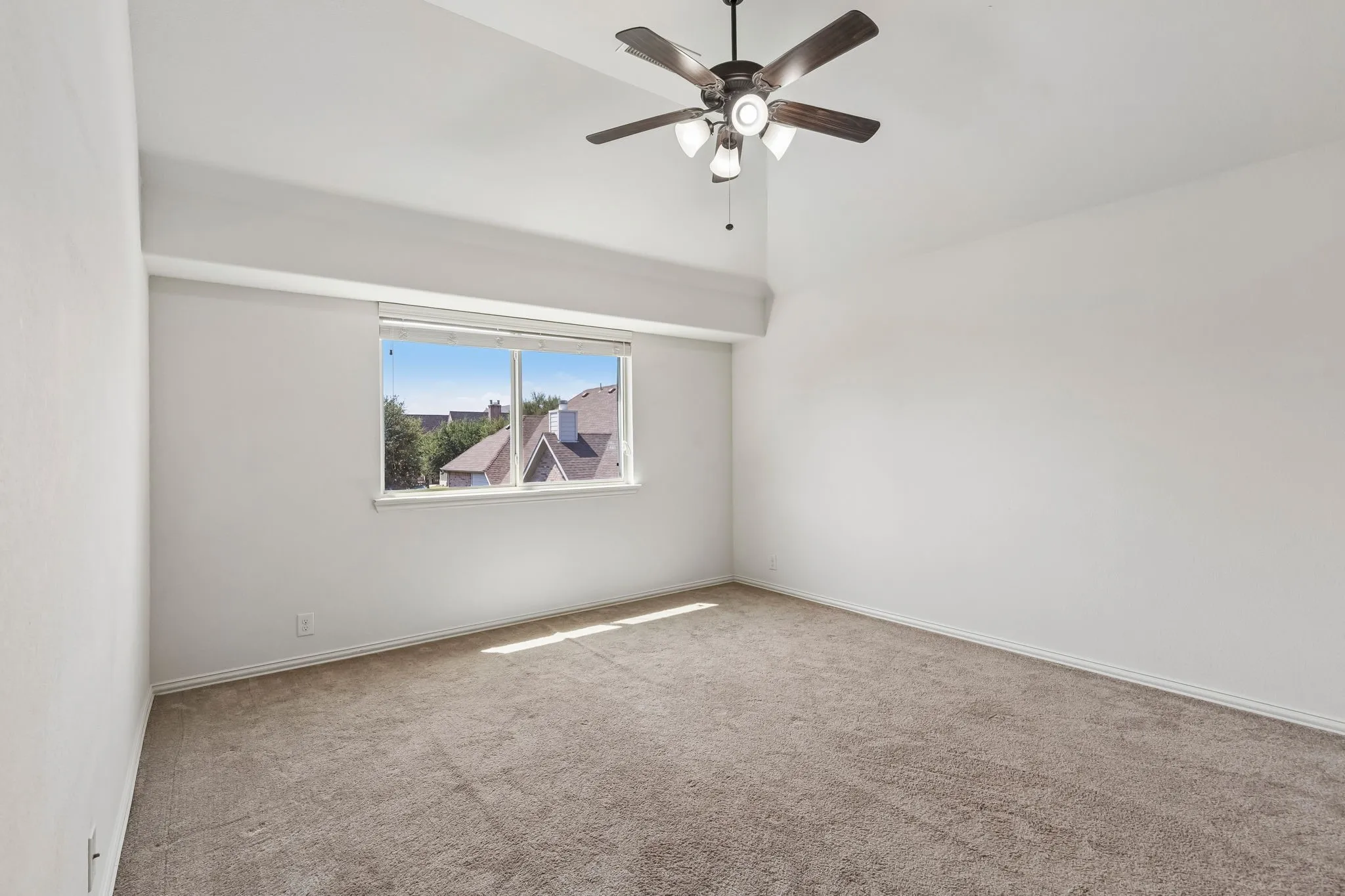 Single Family Residence For Sale in Collin County , 705 Austin Lane, Lavon, Texas 75166, 4 Bedroom, 4 Bathroom, 2 Garage spaces, 3,145 Sqft, built in 2015, mls#21354619, Real Estate Agent in Lavon, Homes For Sale in Collin county, Homes For Sale in Lavon, Realtor in Lavon Texas, Real Estate Brokerage Independent Realty Texas, Luminita Cordes Realtor