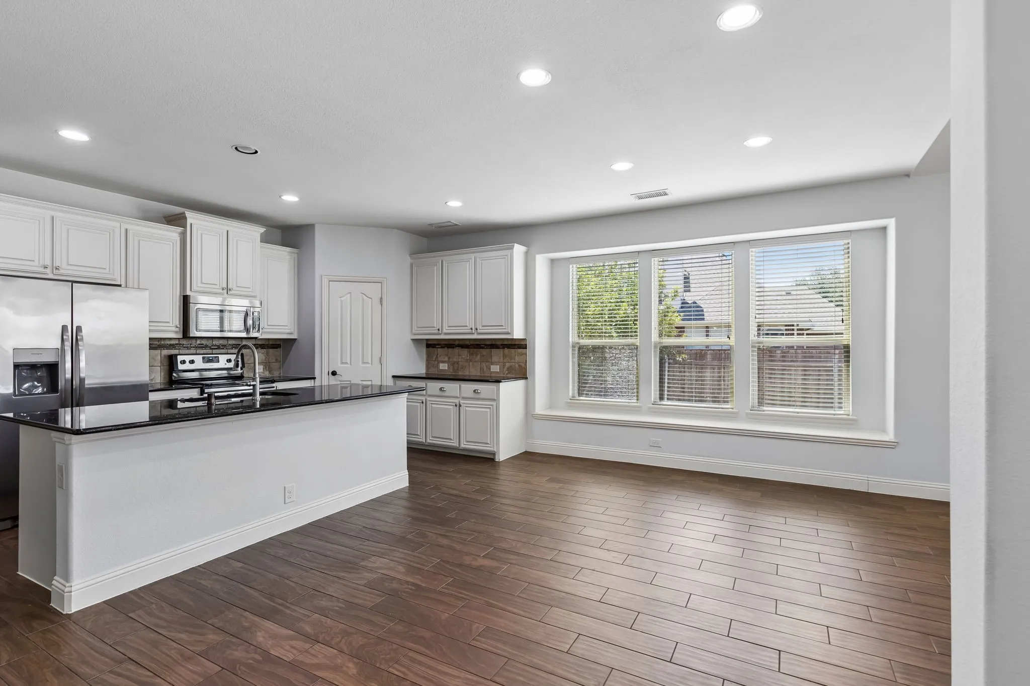 Single Family Residence For Sale in Collin County , 705 Austin Lane, Lavon, Texas 75166, 4 Bedroom, 4 Bathroom, 2 Garage spaces, 3,145 Sqft, built in 2015, mls#21354619, Real Estate Agent in Lavon, Homes For Sale in Collin county, Homes For Sale in Lavon, Realtor in Lavon Texas, Real Estate Brokerage Independent Realty Texas, Luminita Cordes Realtor