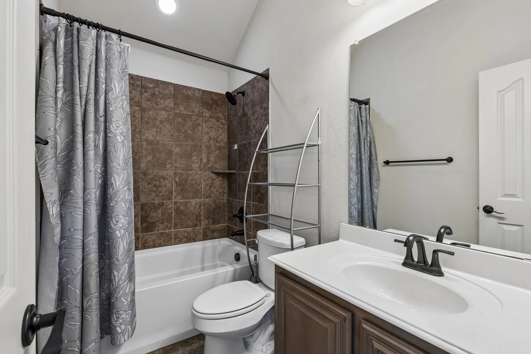 Single Family Residence For Sale in Collin County , 705 Austin Lane, Lavon, Texas 75166, 4 Bedroom, 4 Bathroom, 2 Garage spaces, 3,145 Sqft, built in 2015, mls#21354619, Real Estate Agent in Lavon, Homes For Sale in Collin county, Homes For Sale in Lavon, Realtor in Lavon Texas, Real Estate Brokerage Independent Realty Texas, Luminita Cordes Realtor
