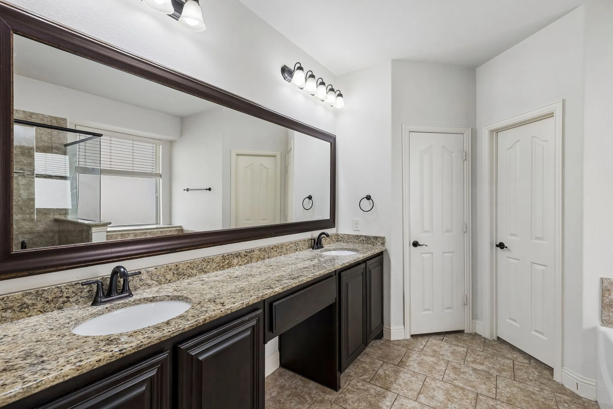 Single Family Residence For Sale in Collin County , 705 Austin Lane, Lavon, Texas 75166, 4 Bedroom, 4 Bathroom, 2 Garage spaces, 3,145 Sqft, built in 2015, mls#21354619, Real Estate Agent in Lavon, Homes For Sale in Collin county, Homes For Sale in Lavon, Realtor in Lavon Texas, Real Estate Brokerage Independent Realty Texas, Luminita Cordes Realtor