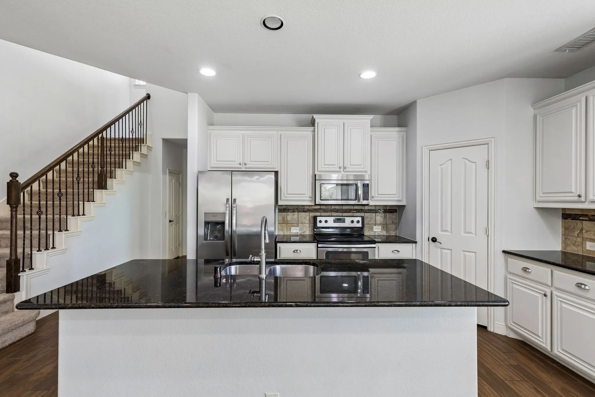 Single Family Residence For Sale in Collin County , 705 Austin Lane, Lavon, Texas 75166, 4 Bedroom, 4 Bathroom, 2 Garage spaces, 3,145 Sqft, built in 2015, mls#21354619, Real Estate Agent in Lavon, Homes For Sale in Collin county, Homes For Sale in Lavon, Realtor in Lavon Texas, Real Estate Brokerage Independent Realty Texas, Luminita Cordes Realtor