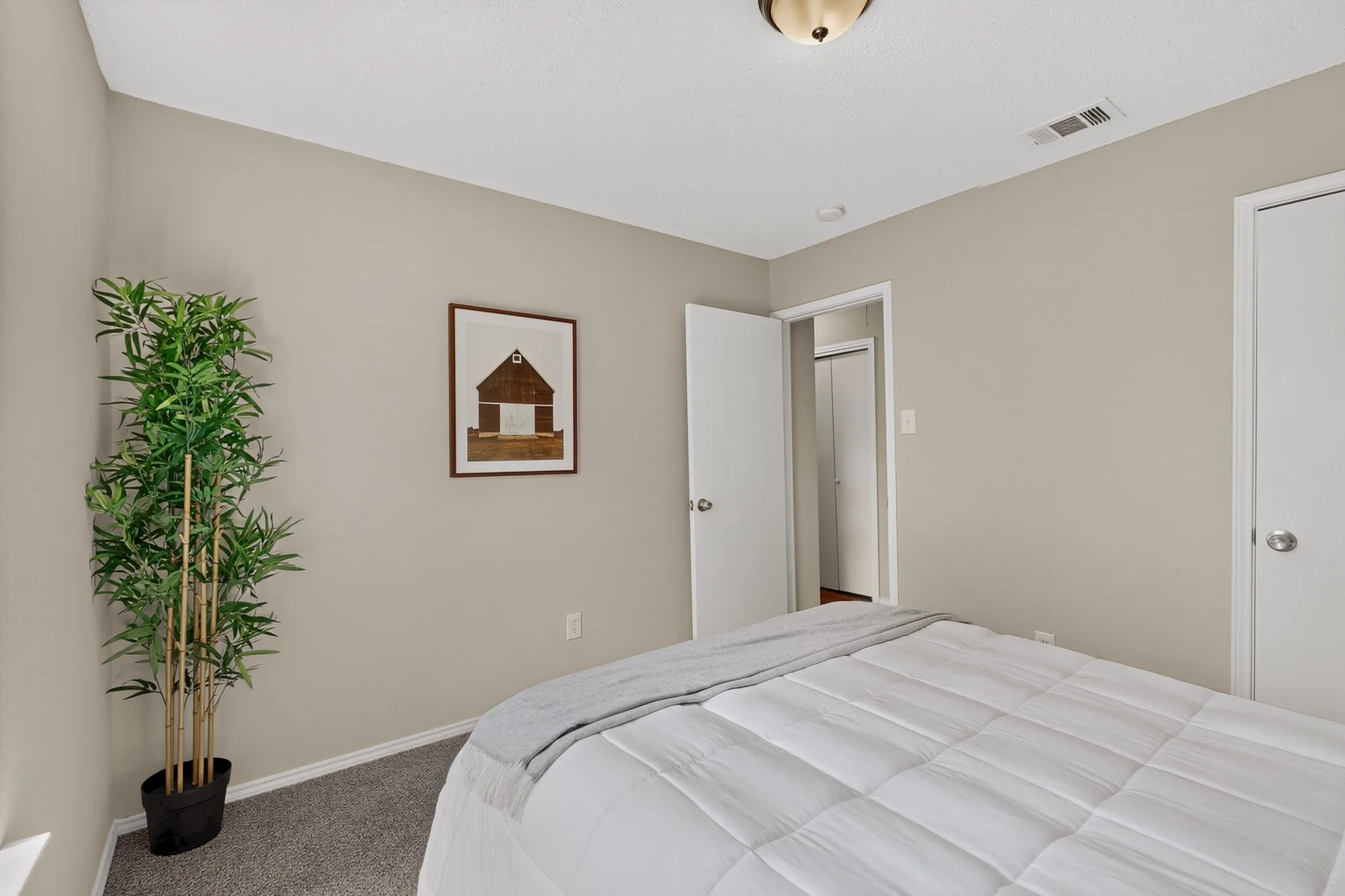 Single Family Residence For Sale in Denton County , 625 Spillway Drive, Little Elm, Texas 75068, 3 Bedroom, 2 Bathroom, 2 Garage spaces, 1,687 Sqft, built in 2001, mls#21354545, Real Estate Agent in Little Elm, Homes For Sale in Denton county, Homes For Sale in Little Elm, Realtor in Little Elm Texas, Real Estate Brokerage Independent Realty Texas, Luminita Cordes Realtor