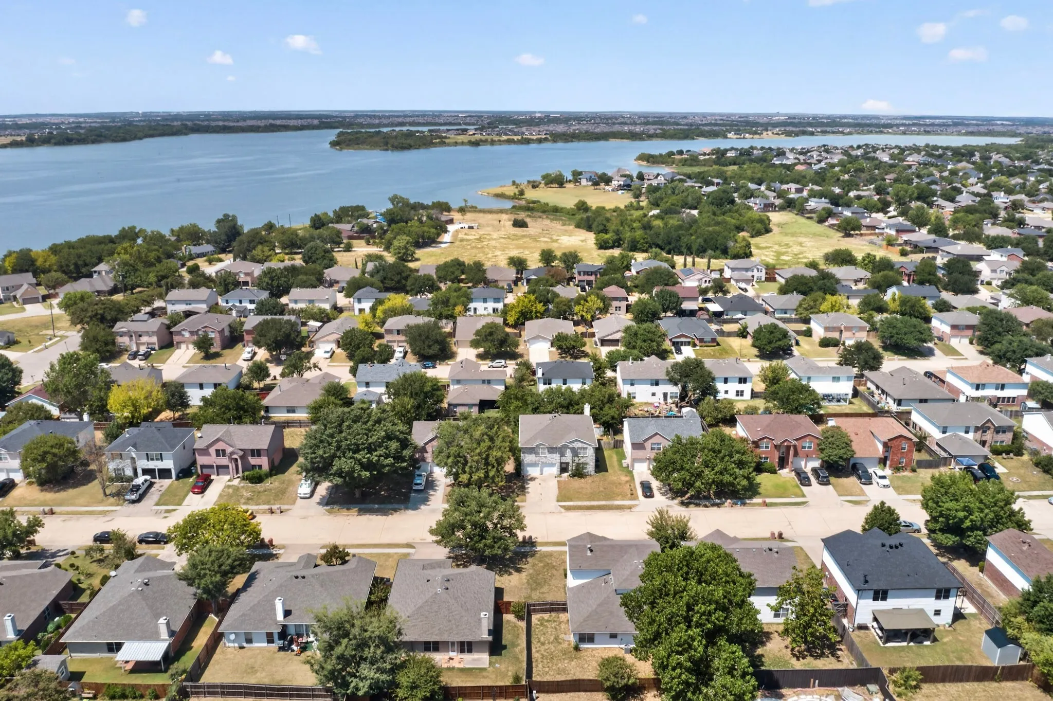 Single Family Residence For Sale in Denton County , 625 Spillway Drive, Little Elm, Texas 75068, 3 Bedroom, 2 Bathroom, 2 Garage spaces, 1,687 Sqft, built in 2001, mls#21354545, Real Estate Agent in Little Elm, Homes For Sale in Denton county, Homes For Sale in Little Elm, Realtor in Little Elm Texas, Real Estate Brokerage Independent Realty Texas, Luminita Cordes Realtor