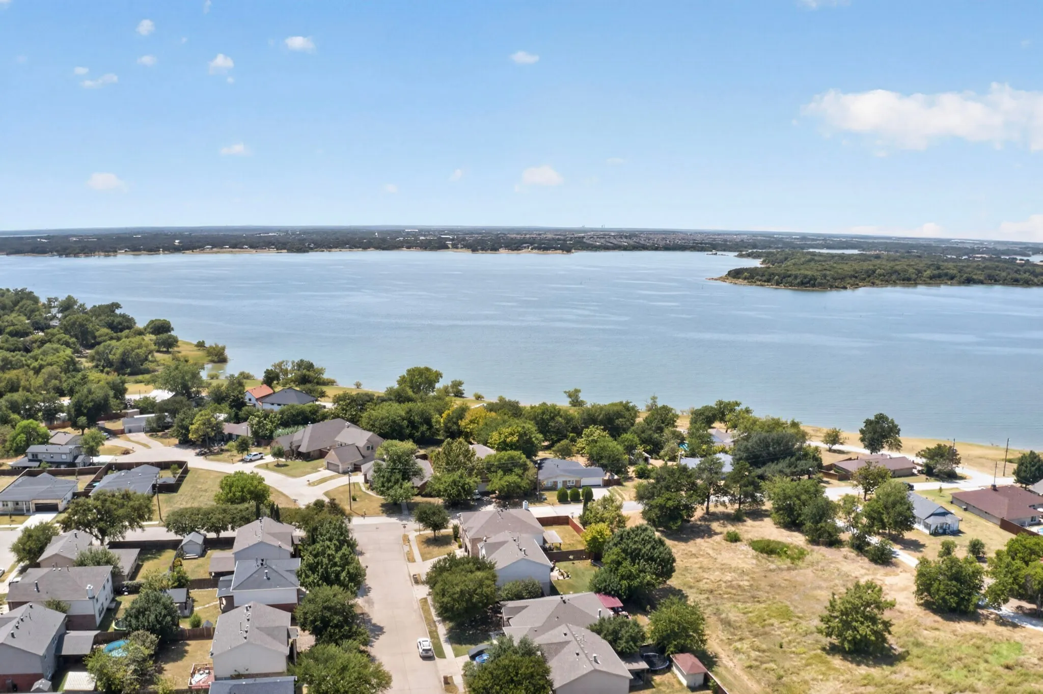 Single Family Residence For Sale in Denton County , 625 Spillway Drive, Little Elm, Texas 75068, 3 Bedroom, 2 Bathroom, 2 Garage spaces, 1,687 Sqft, built in 2001, mls#21354545, Real Estate Agent in Little Elm, Homes For Sale in Denton county, Homes For Sale in Little Elm, Realtor in Little Elm Texas, Real Estate Brokerage Independent Realty Texas, Luminita Cordes Realtor