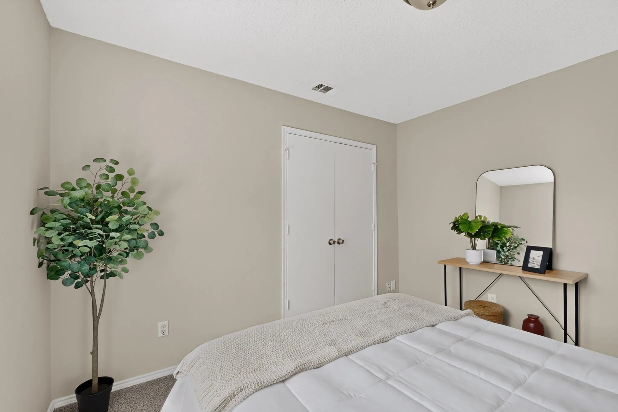 Single Family Residence For Sale in Denton County , 625 Spillway Drive, Little Elm, Texas 75068, 3 Bedroom, 2 Bathroom, 2 Garage spaces, 1,687 Sqft, built in 2001, mls#21354545, Real Estate Agent in Little Elm, Homes For Sale in Denton county, Homes For Sale in Little Elm, Realtor in Little Elm Texas, Real Estate Brokerage Independent Realty Texas, Luminita Cordes Realtor