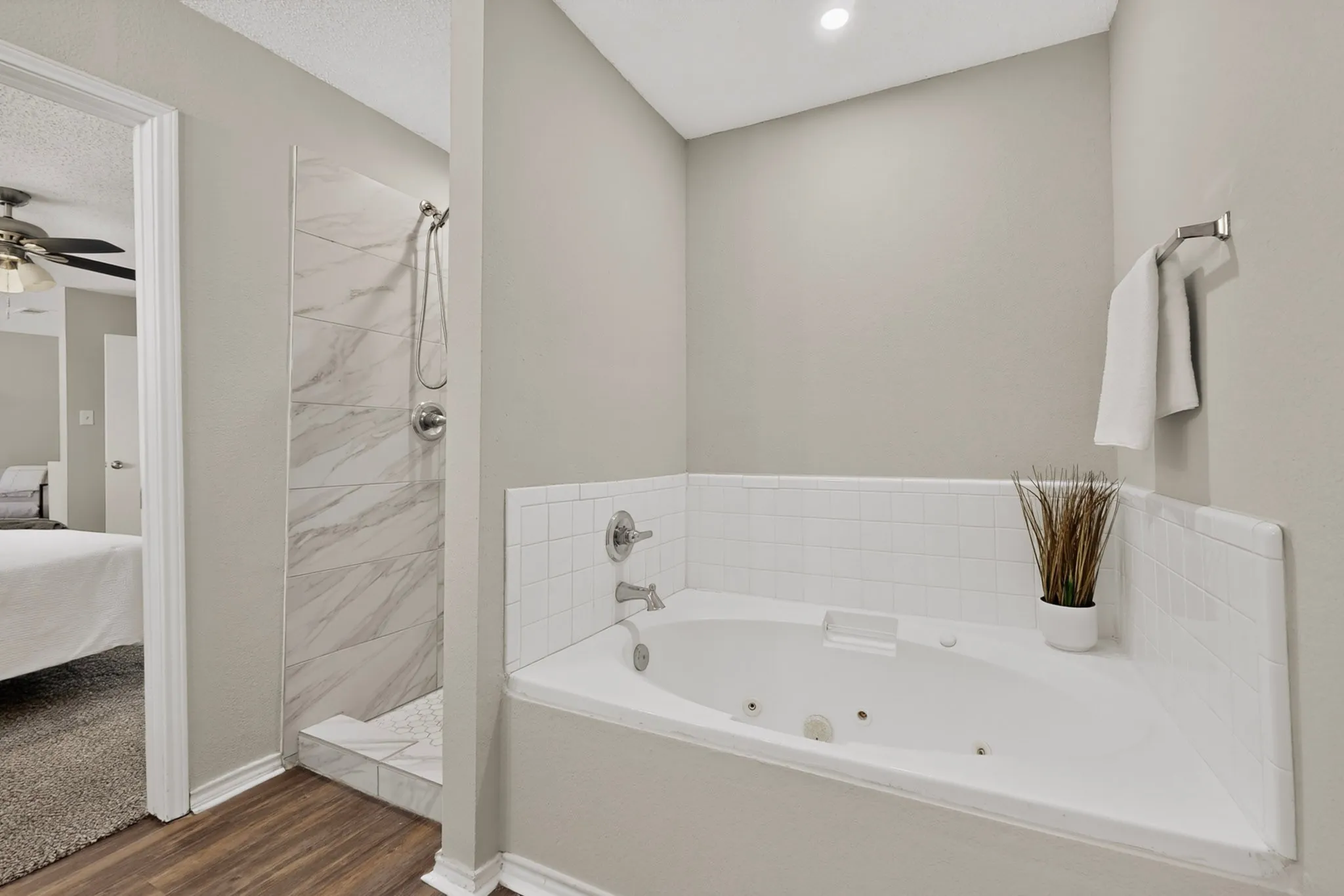 Single Family Residence For Sale in Denton County , 625 Spillway Drive, Little Elm, Texas 75068, 3 Bedroom, 2 Bathroom, 2 Garage spaces, 1,687 Sqft, built in 2001, mls#21354545, Real Estate Agent in Little Elm, Homes For Sale in Denton county, Homes For Sale in Little Elm, Realtor in Little Elm Texas, Real Estate Brokerage Independent Realty Texas, Luminita Cordes Realtor