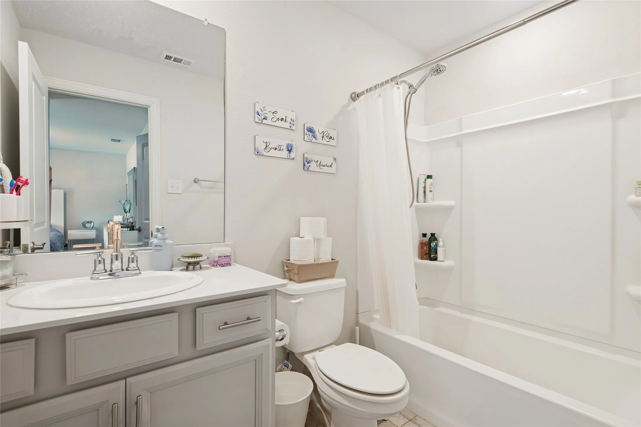 Single Family Residence For Sale in Kaufman County , 2400 Lalun Lane, Forney, Texas 75126, 4 Bedrooms, 4 Bathrooms, 2 Garage spaces, 3,129 Sqft, built in 2020, Price $410,000, mls#21354627, Real Estate Agent in Forney, Homes For Sale in Kaufman county, Homes For Sale in Forney, Realtor in Forney Texas, Real Estate Brokerage Independent Realty Texas, Luminita Cordes Realtor