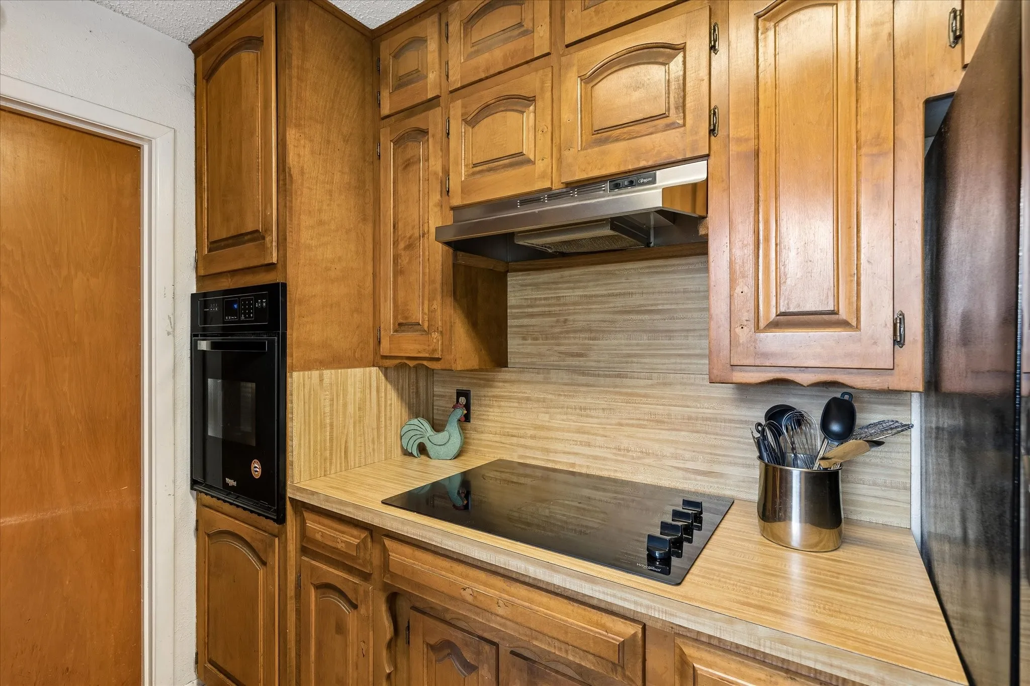 Single Family Residence For Sale in Tarrant County , 936 Springdale Road, Bedford, Texas 76021, 3 Bedroom, 2 Bathroom, 1 Garage spaces, 1,246 Sqft, built in 1970, mls#21333932, Real Estate Agent in Bedford, Homes For Sale in Tarrant county, Homes For Sale in Bedford, Realtor in Bedford Texas, Real Estate Brokerage Independent Realty Texas, Luminita Cordes Realtor
