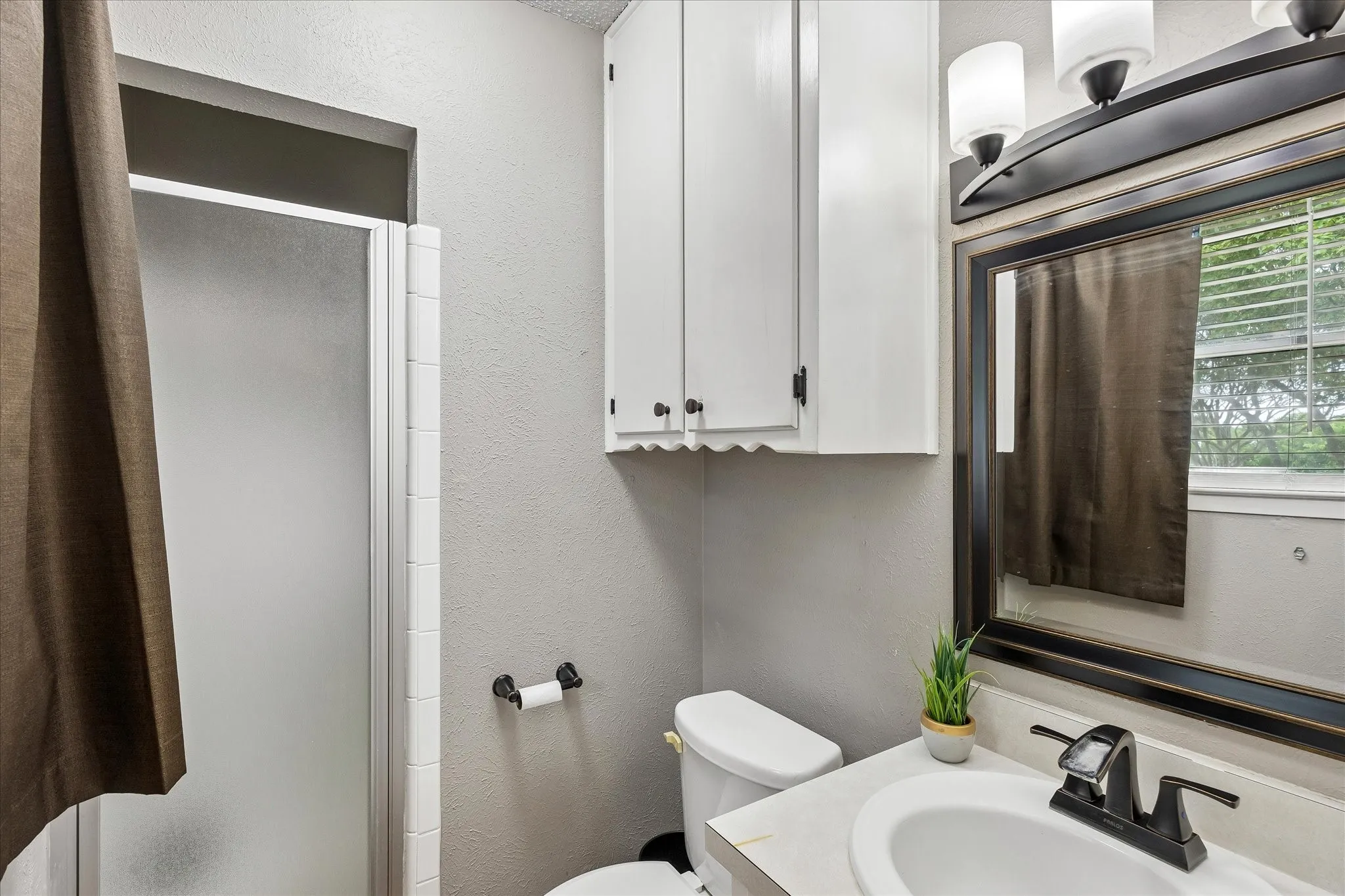 Single Family Residence For Sale in Tarrant County , 936 Springdale Road, Bedford, Texas 76021, 3 Bedroom, 2 Bathroom, 1 Garage spaces, 1,246 Sqft, built in 1970, mls#21333932, Real Estate Agent in Bedford, Homes For Sale in Tarrant county, Homes For Sale in Bedford, Realtor in Bedford Texas, Real Estate Brokerage Independent Realty Texas, Luminita Cordes Realtor