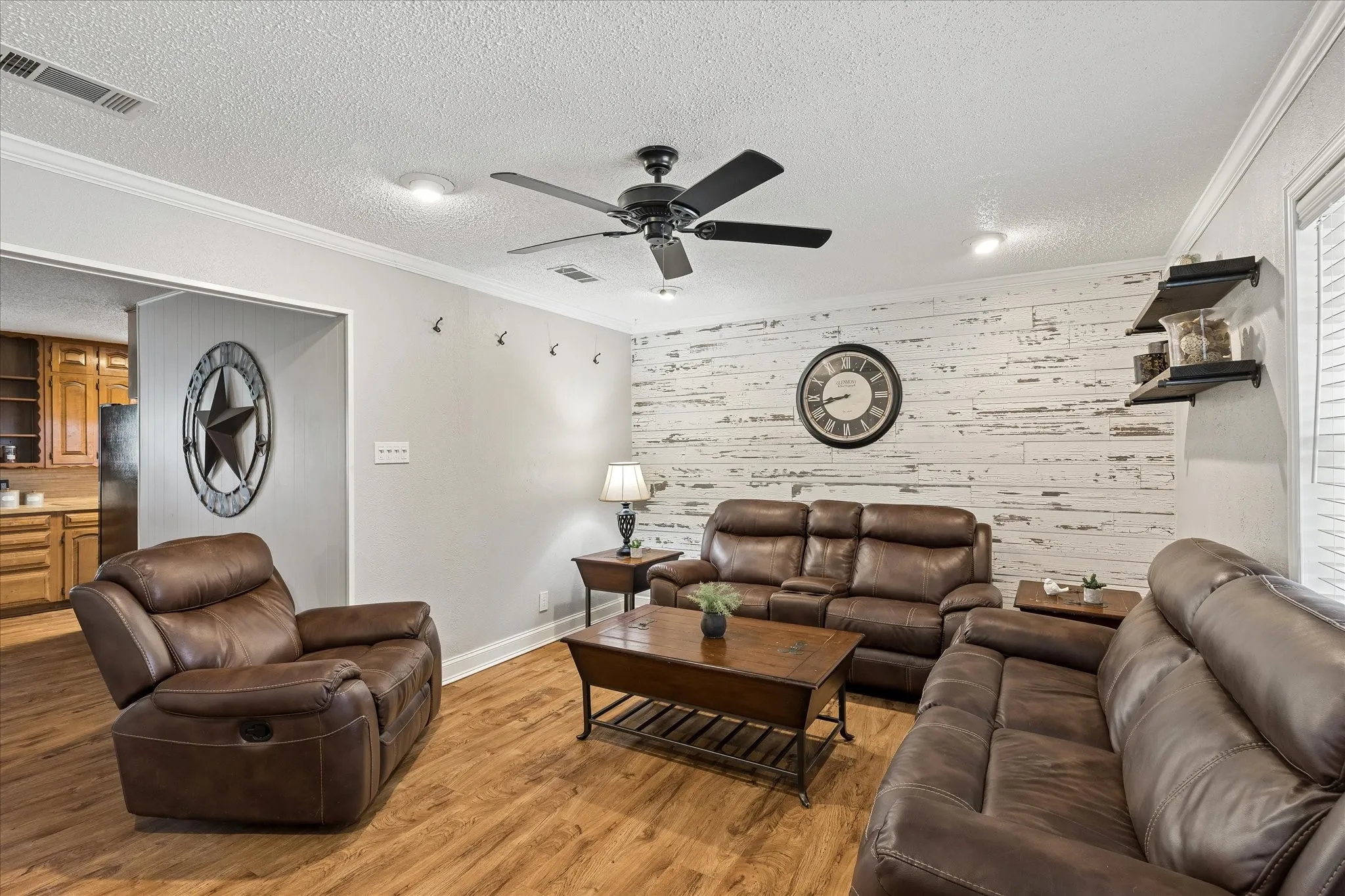 Single Family Residence For Sale in Tarrant County , 936 Springdale Road, Bedford, Texas 76021, 3 Bedroom, 2 Bathroom, 1 Garage spaces, 1,246 Sqft, built in 1970, mls#21333932, Real Estate Agent in Bedford, Homes For Sale in Tarrant county, Homes For Sale in Bedford, Realtor in Bedford Texas, Real Estate Brokerage Independent Realty Texas, Luminita Cordes Realtor